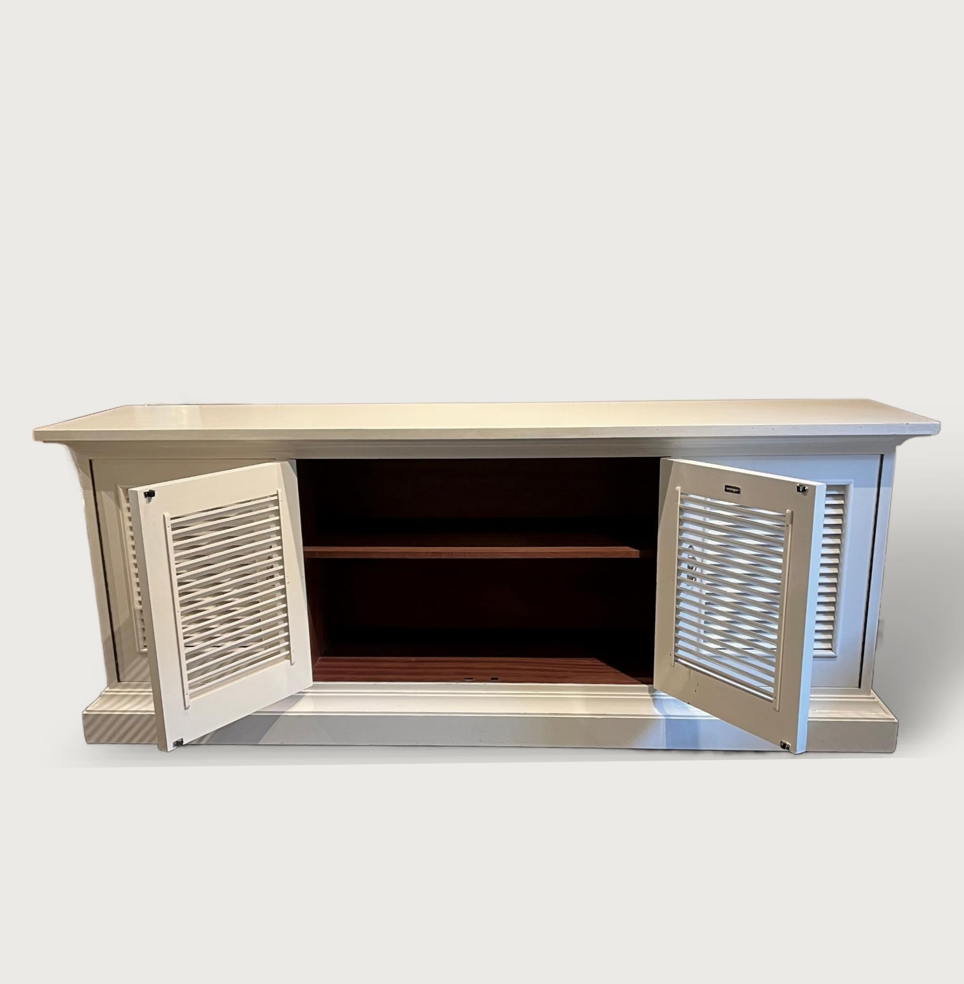 Mid-Century moderno John Herbert per John Youngs Credenza in melamina e ciliegio del 1967 circa in vendita