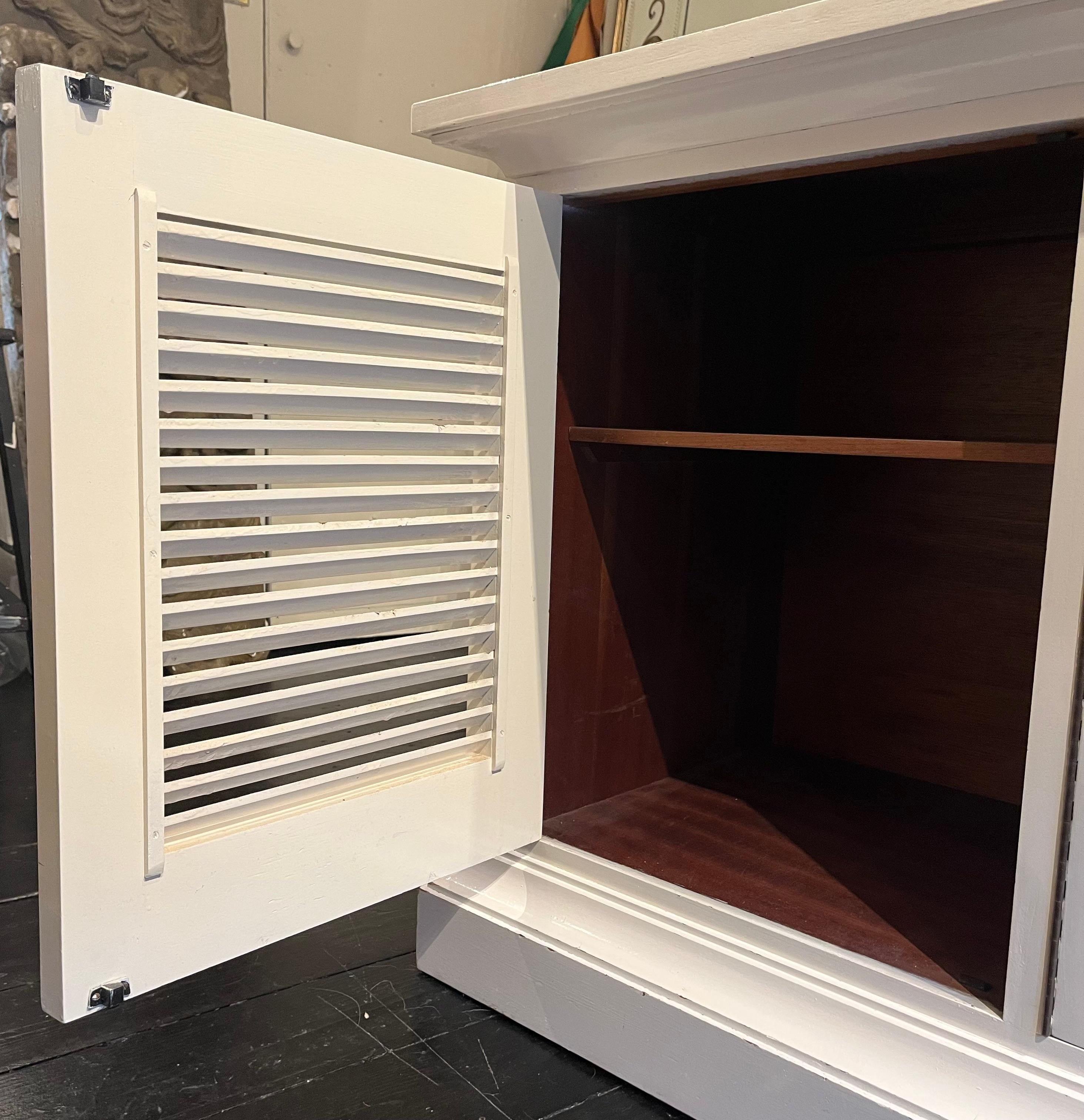 Metà XX secolo John Herbert per John Youngs Credenza in melamina e ciliegio del 1967 circa in vendita