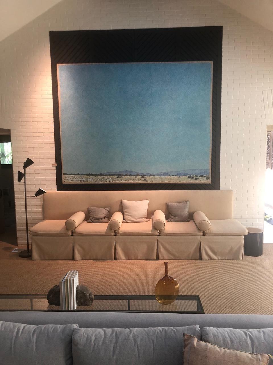 Sky Over Santa Fe, acrylique sur toile, grande peinture, ciel bleu, paysage en vente 3