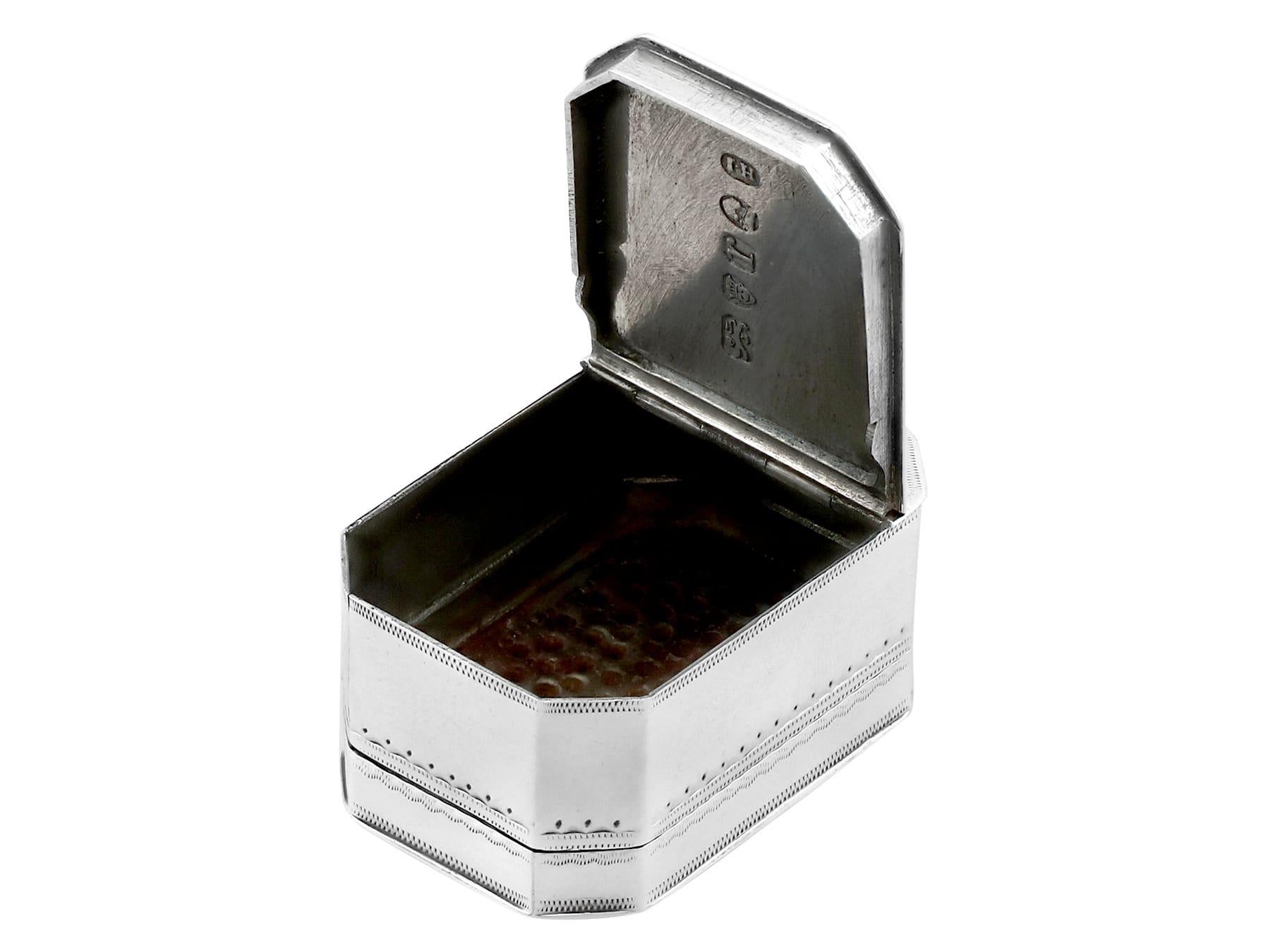 John Holloway Antiguo rallador de nuez moscada de plata de ley de 1792 finales del siglo XVIII en venta