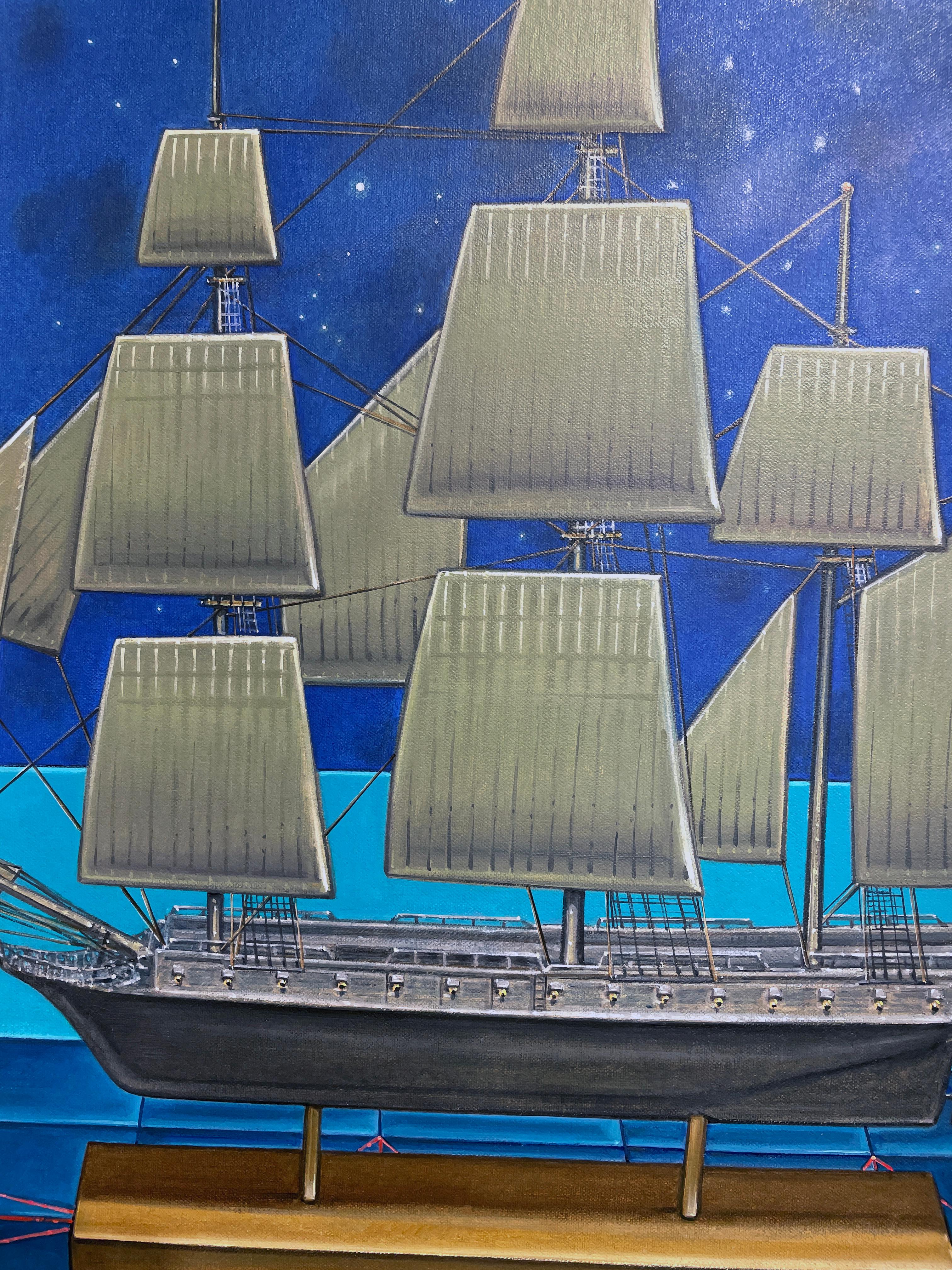 Une maquette de bateau pirate domine la toile de fond géométrique de cette peinture perplexe intitulée 
