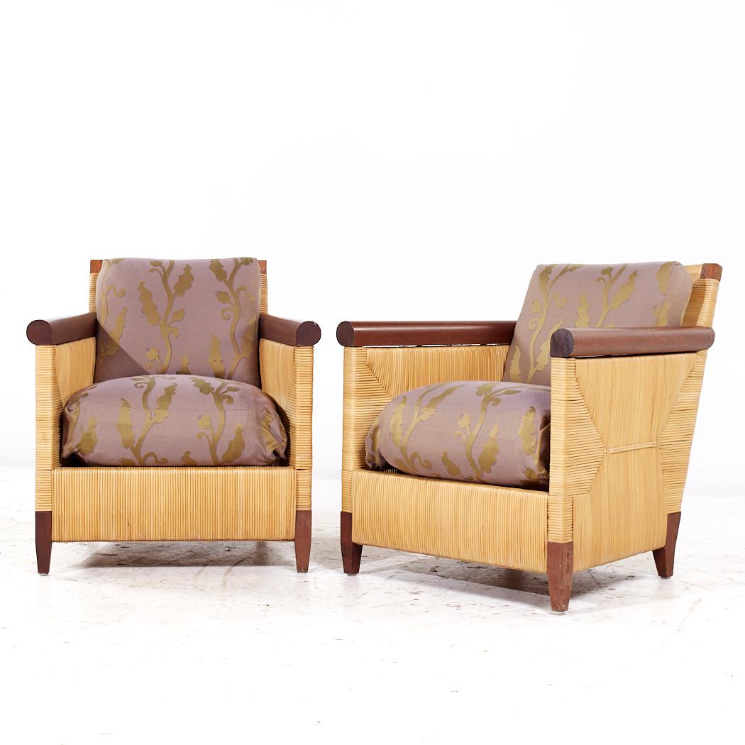 Mid-Century moderno John Hutton Donghia Merbau Collection'S Sedie Club in mogano e rattan - Coppia in vendita