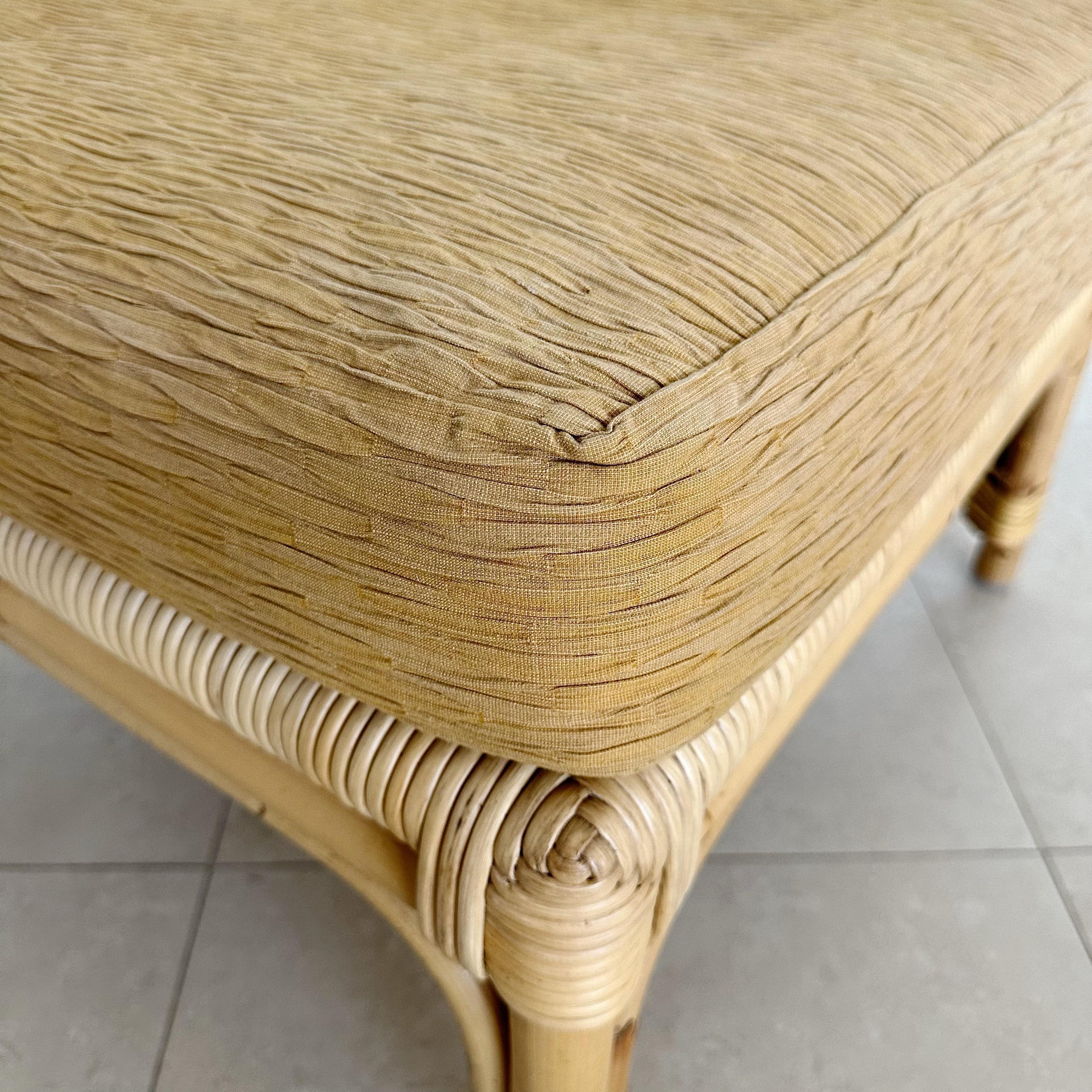 John Hutton para Donghia Taburete otomano de bambú y ratán envuelto, años 80 Moderno de mediados de siglo en venta