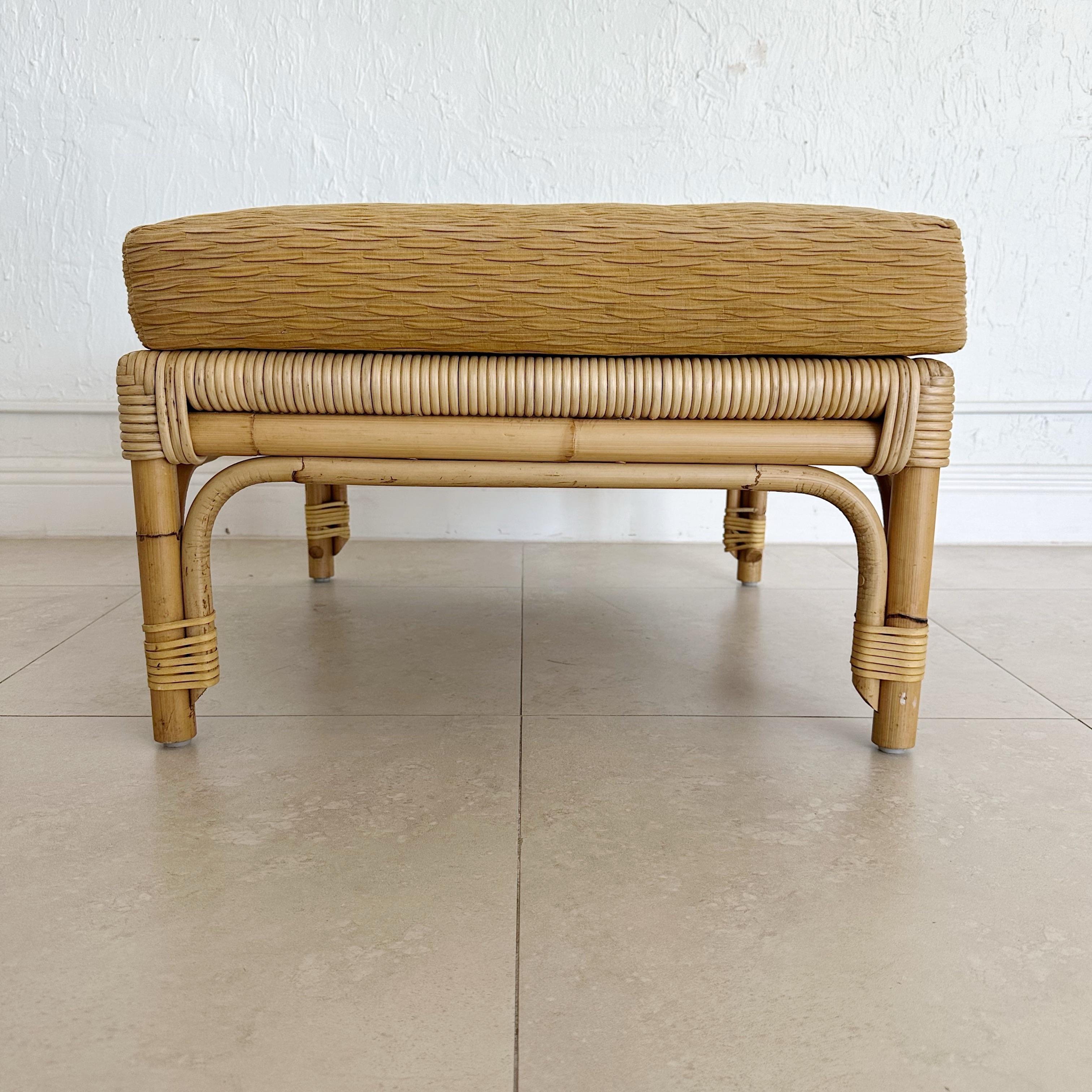 John Hutton para Donghia Taburete otomano de bambú y ratán envuelto, años 80 en Bueno estado para la venta en West Palm Beach, FL