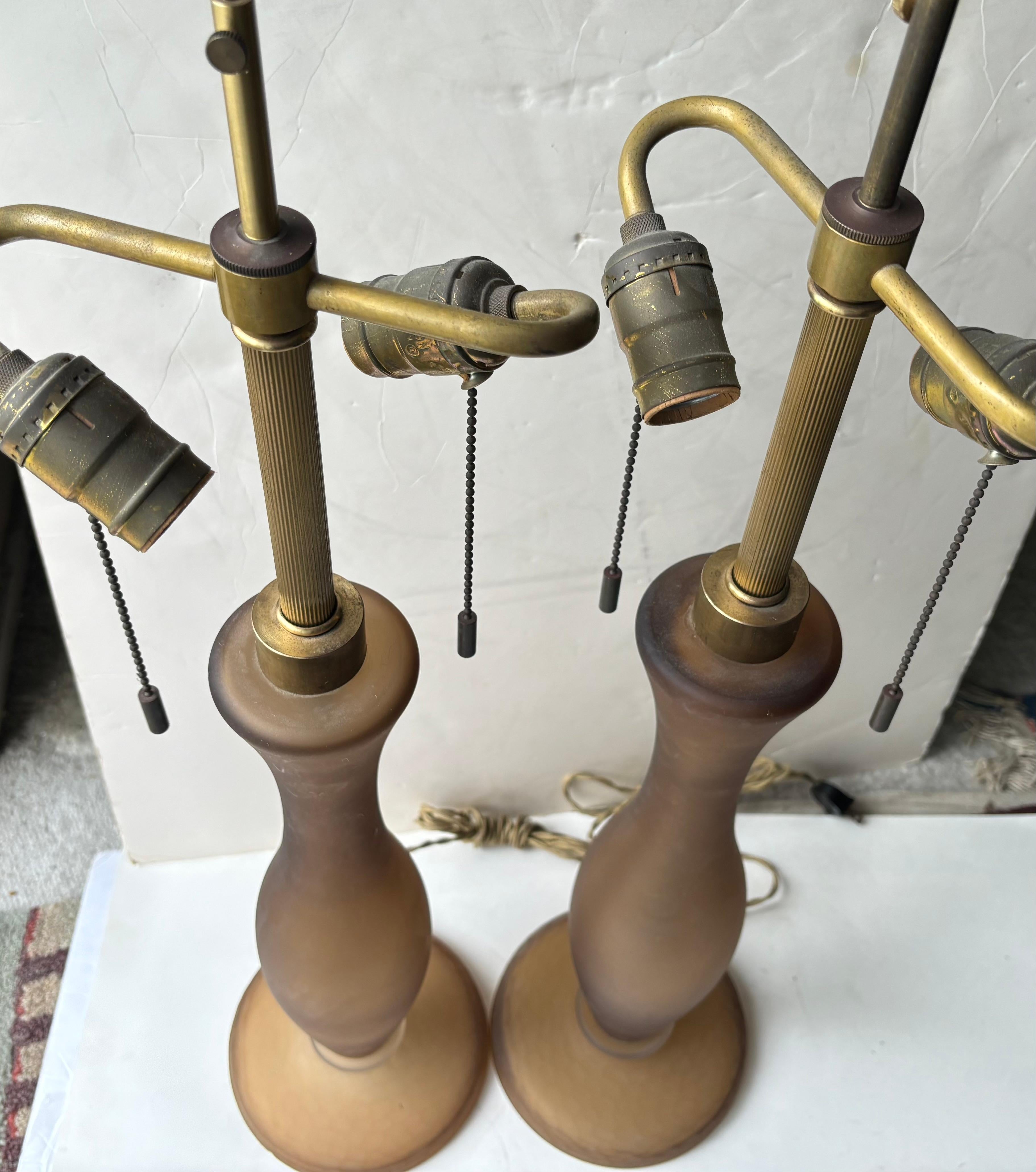 Verre de Murano John Hutton , signé  Paire de lampes de Murano, Battuto travaillant pour Donghia en vente