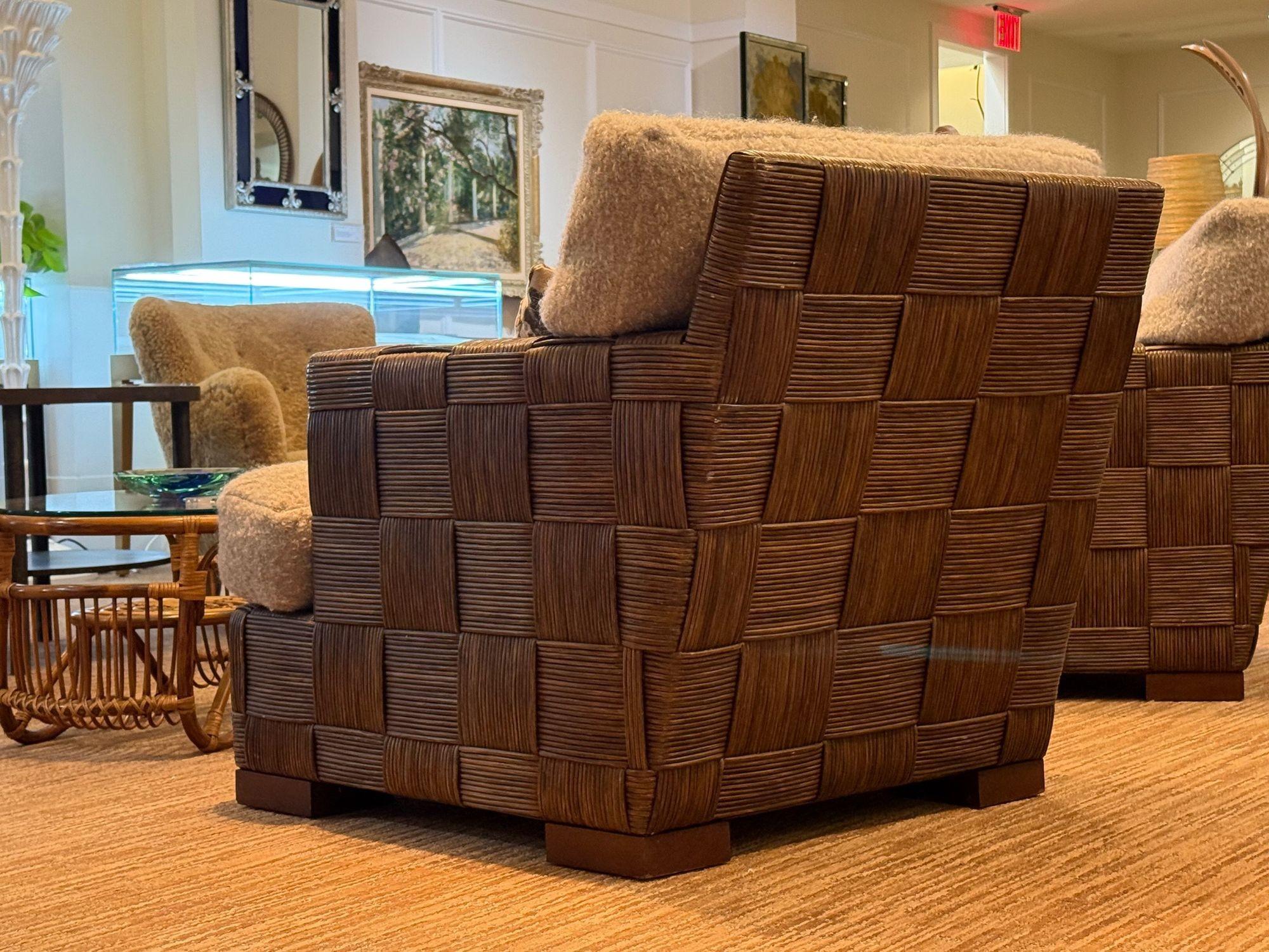 John Hutton, Geflochtenes Rohr, Mahagoni, Übergroße Lounge-Stühle, USA, 1990er Jahre im Angebot 7