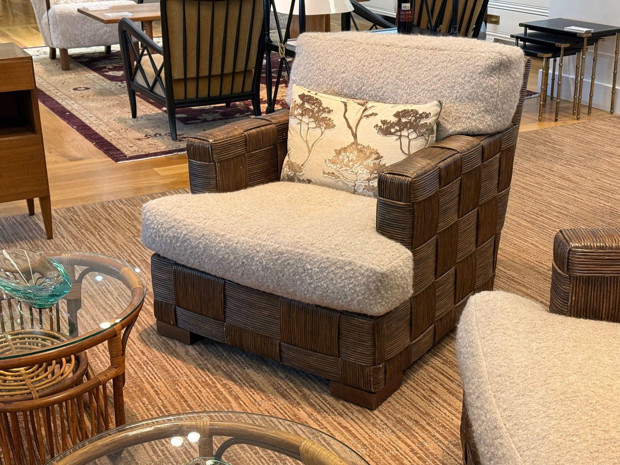 John Hutton, Geflochtenes Rohr, Mahagoni, Übergroße Lounge-Stühle, USA, 1990er Jahre im Zustand „Gut“ im Angebot in Manhasset, NY