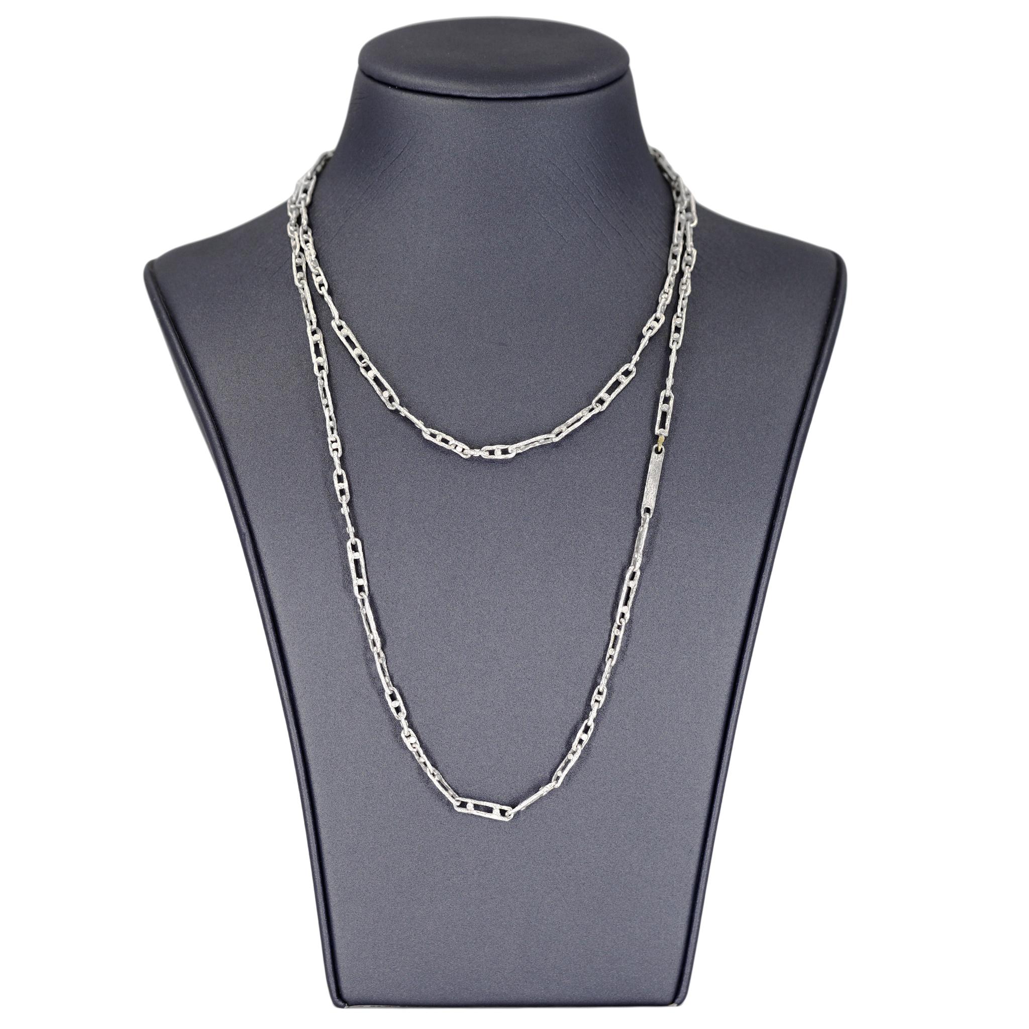 Contemporaneo Collana con catena a maglie in argento bianco fatta a mano, John Iversen, unica nel suo genere. in vendita