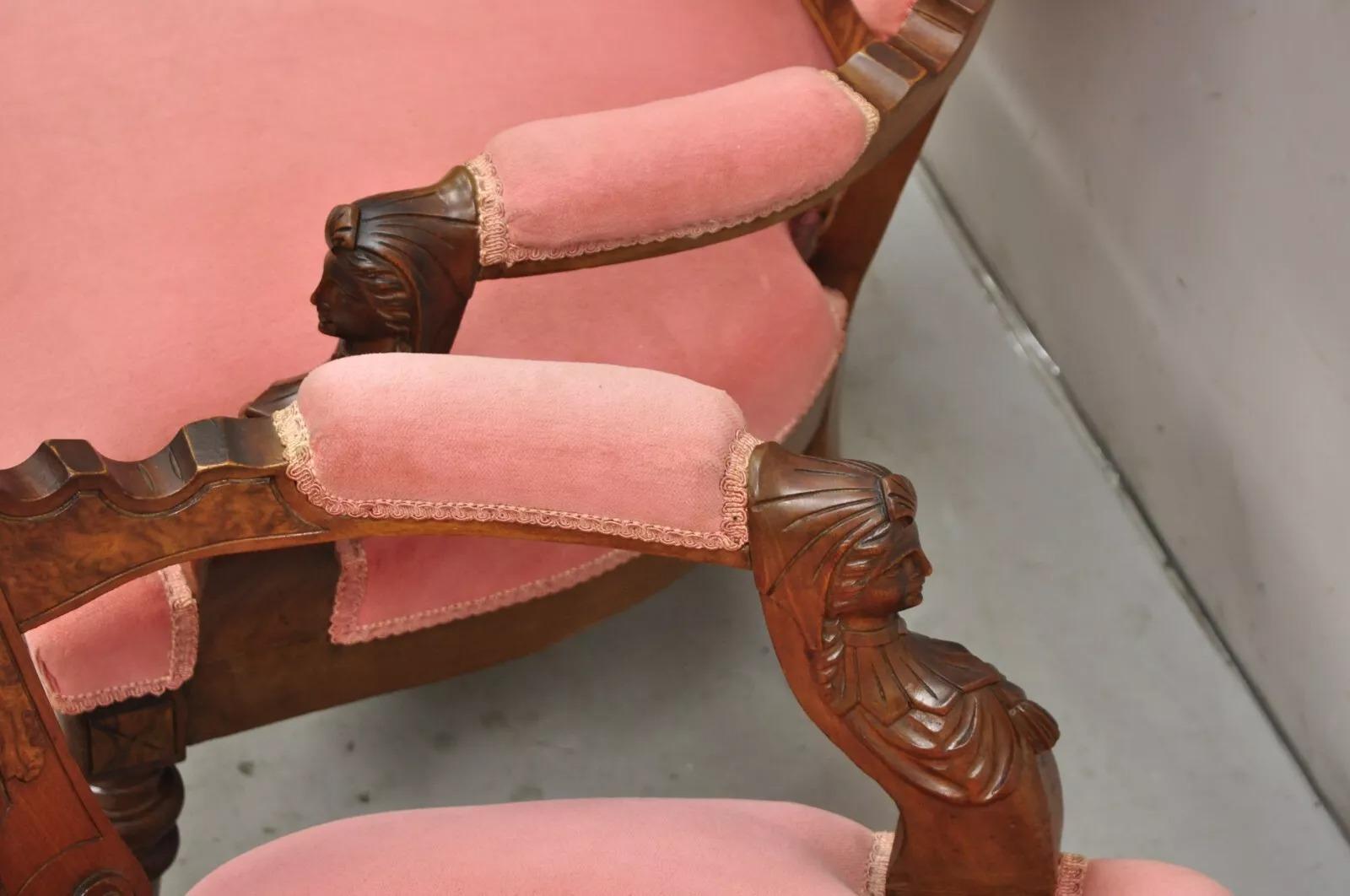 John Jelliff - Poltrone da salotto figurate in noce intagliate in stile rinascimentale vittoriano - Coppia in vendita 1