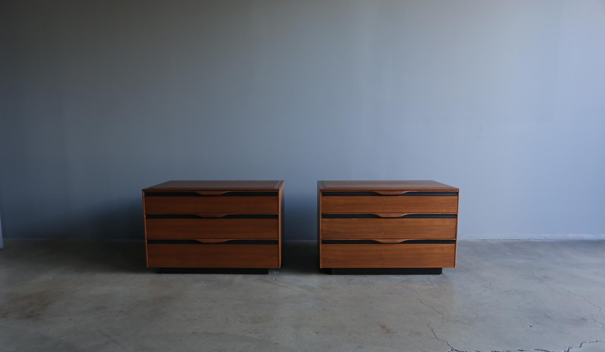 John Kapel Pair of Three Drawer Chest or Oversized Nightstands for Glenn of California, circa 1970. This pair has been professionally restored.