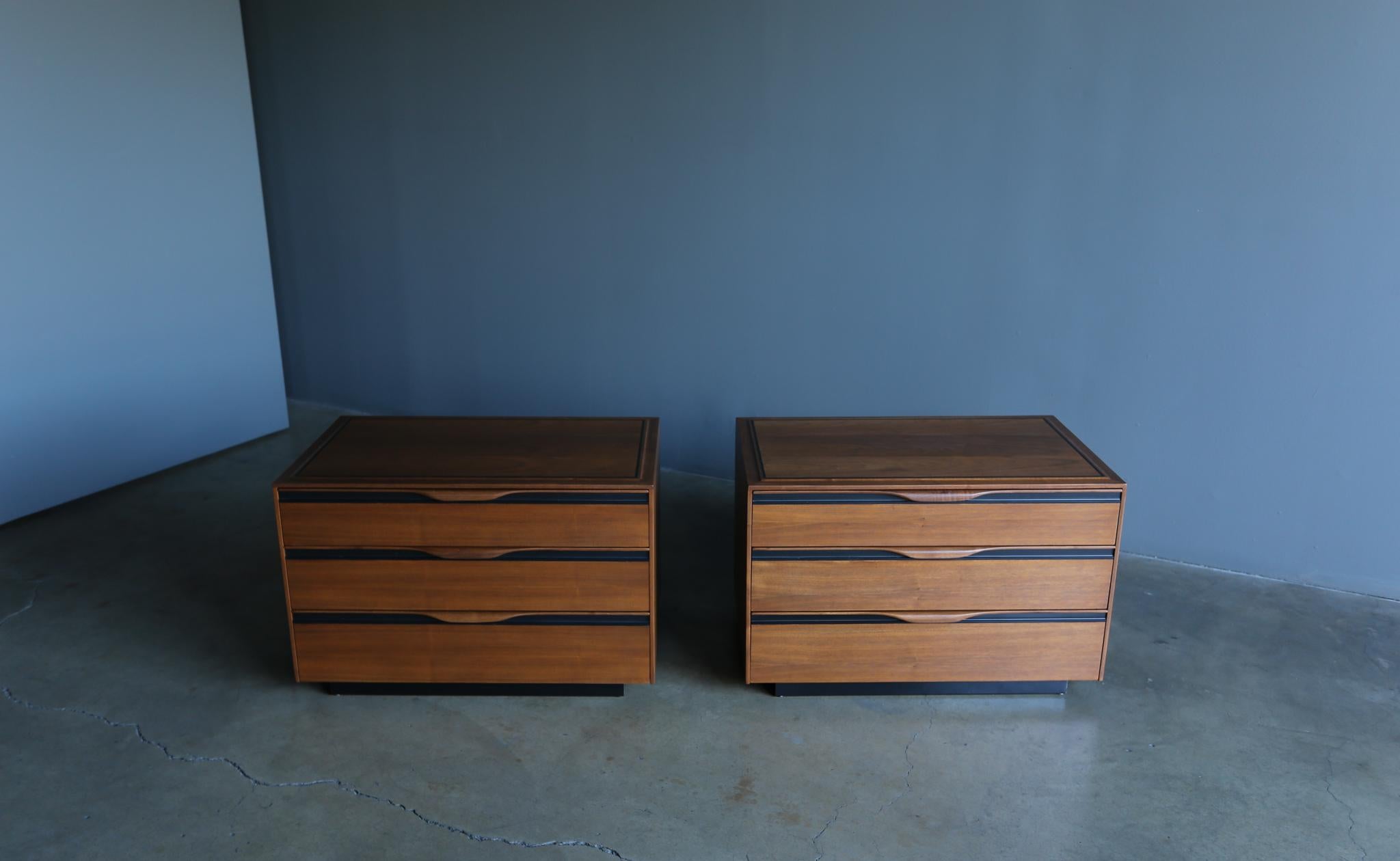 John Kapel Chest / Nightstands for Glenn of California, circa 1970 In Good Condition In Costa Mesa, CA