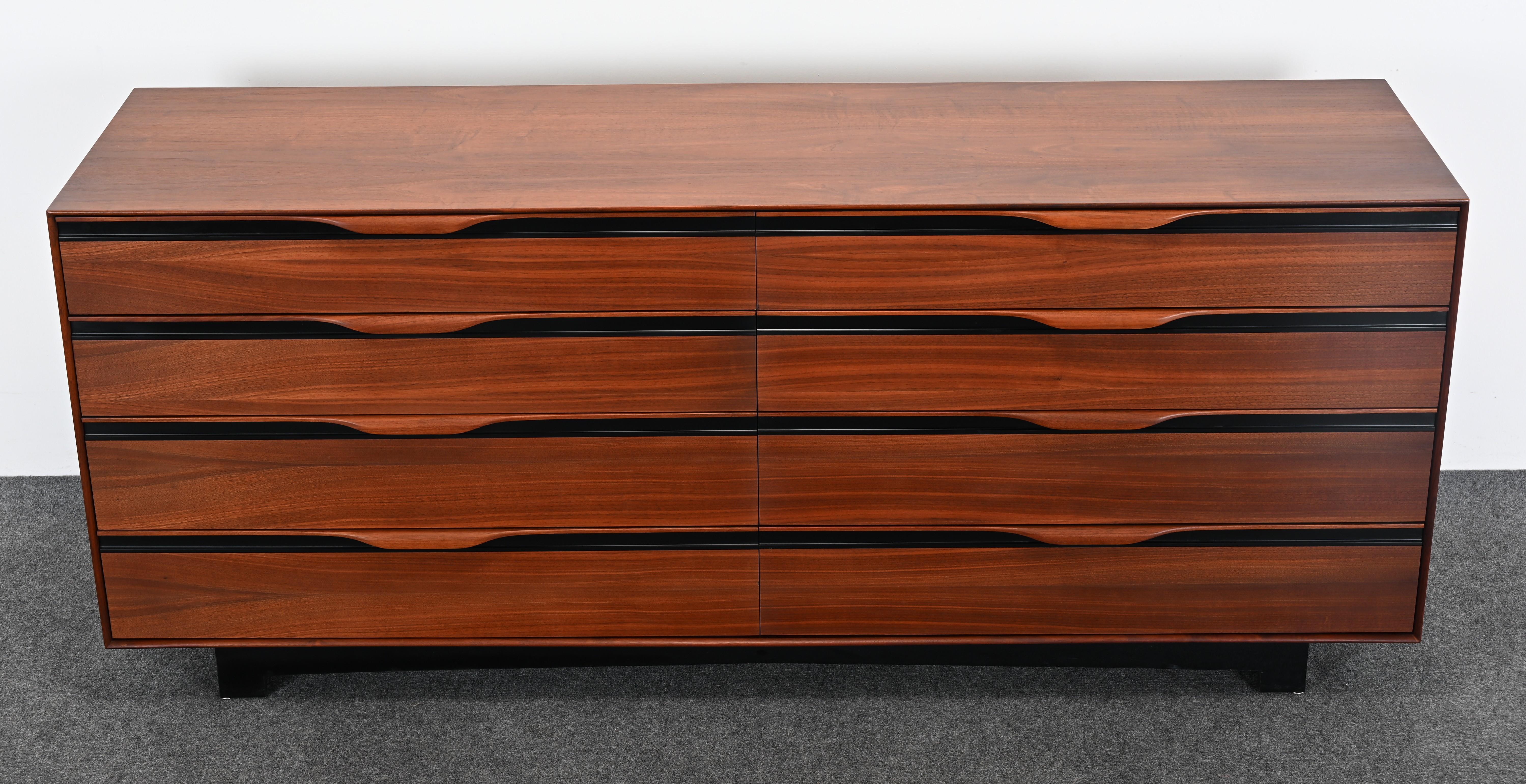 Mid-Century moderno Cassettiera John Kapel per John Stuarts, anni '60 in vendita