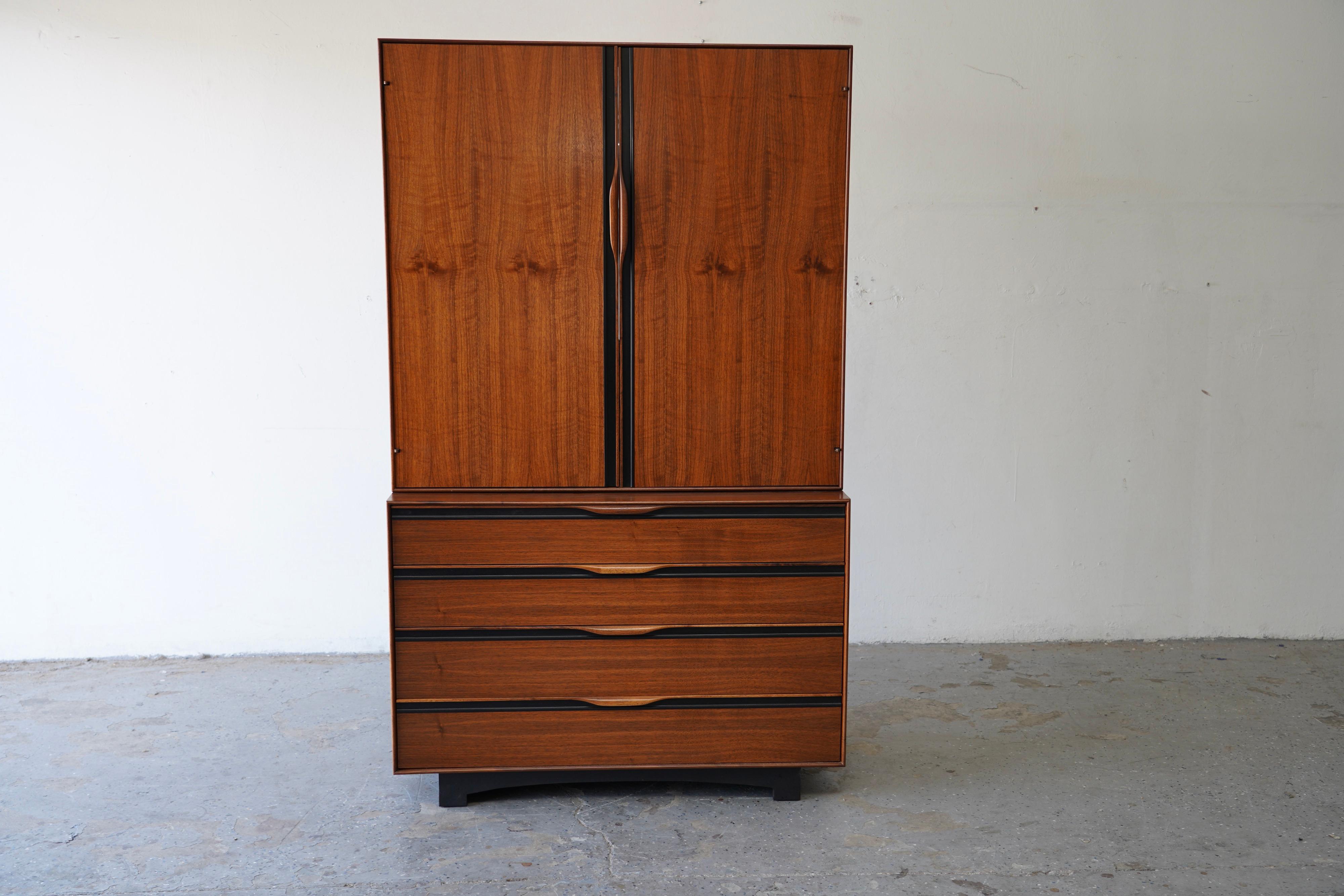 John Kapel Mid Century Modern Walnut Dresser Glenn of California For Sale 4
