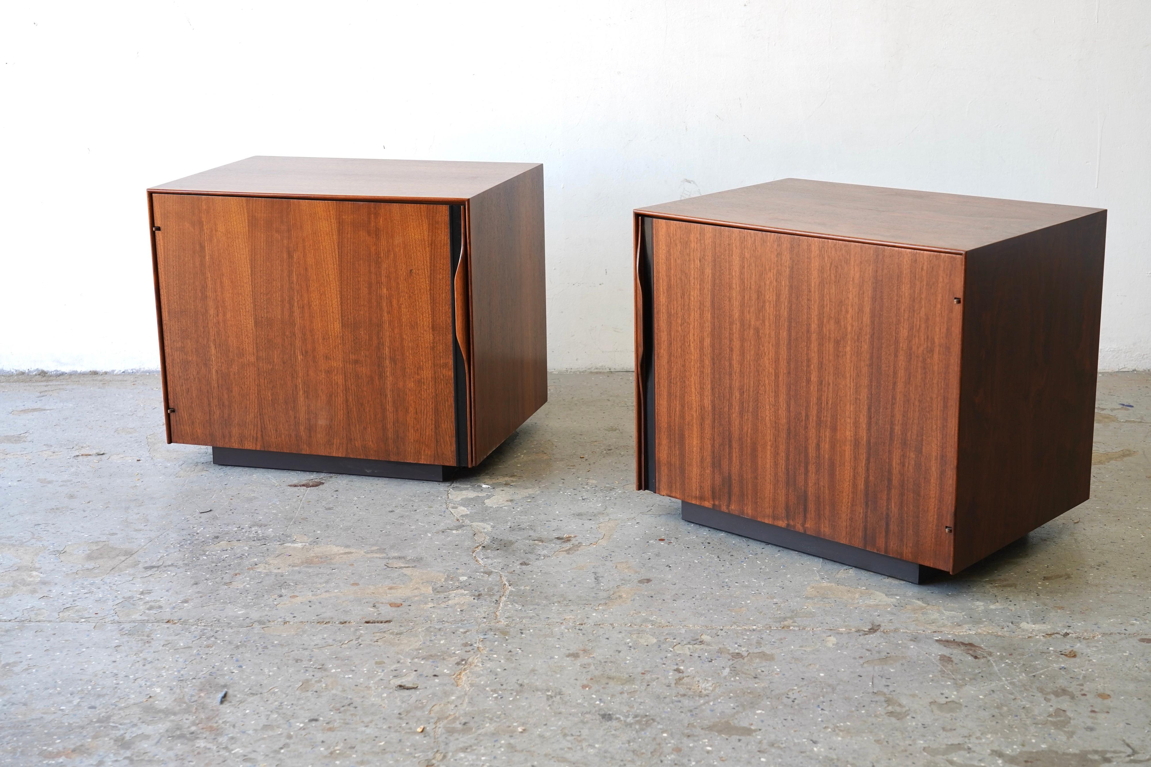 John Kapel Mid Century Modern Walnut Dresser Glenn of California For Sale 5