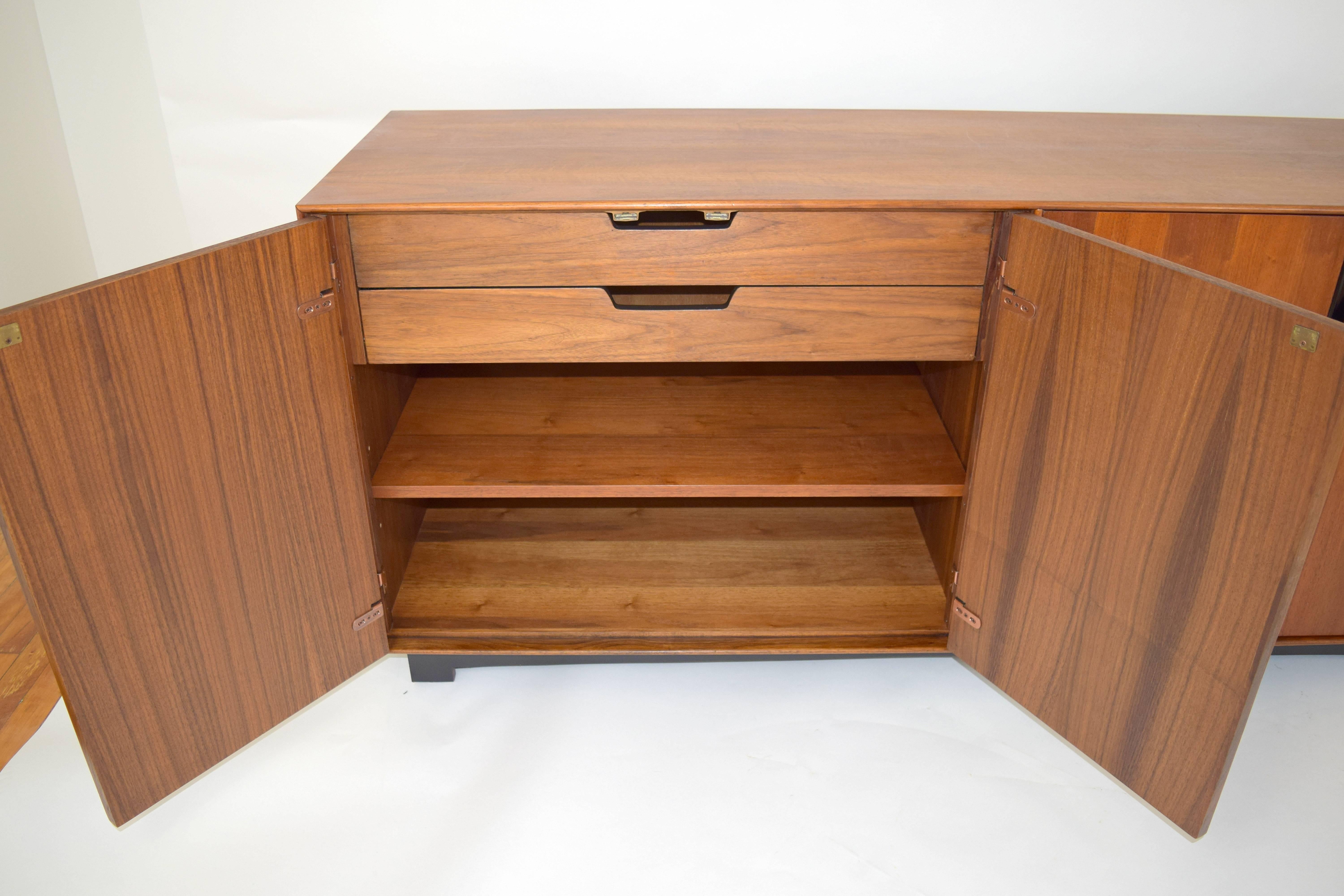 John Kapel Walnut Credenza for Glenn of California In Excellent Condition For Sale In Chicago, IL