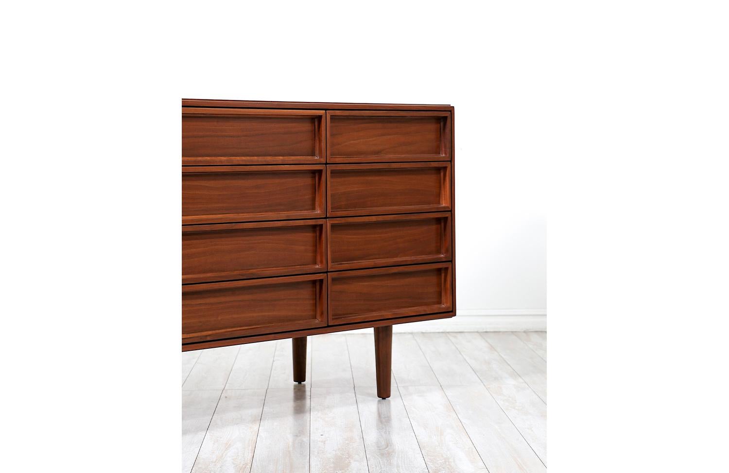 John Keal 12-Drawers Walnut Dresser for Brown Saltman In Excellent Condition In Los Angeles, CA