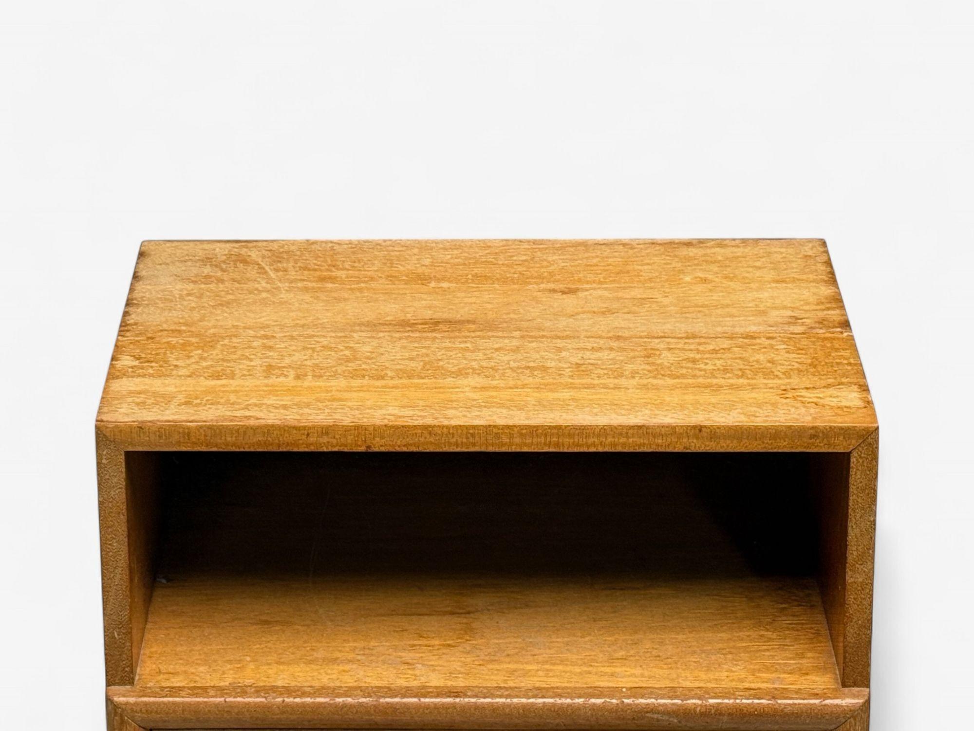 John Keal, Caoba blanqueada, Mesillas de noche abiertas, EEUU, Años 60 en venta 3