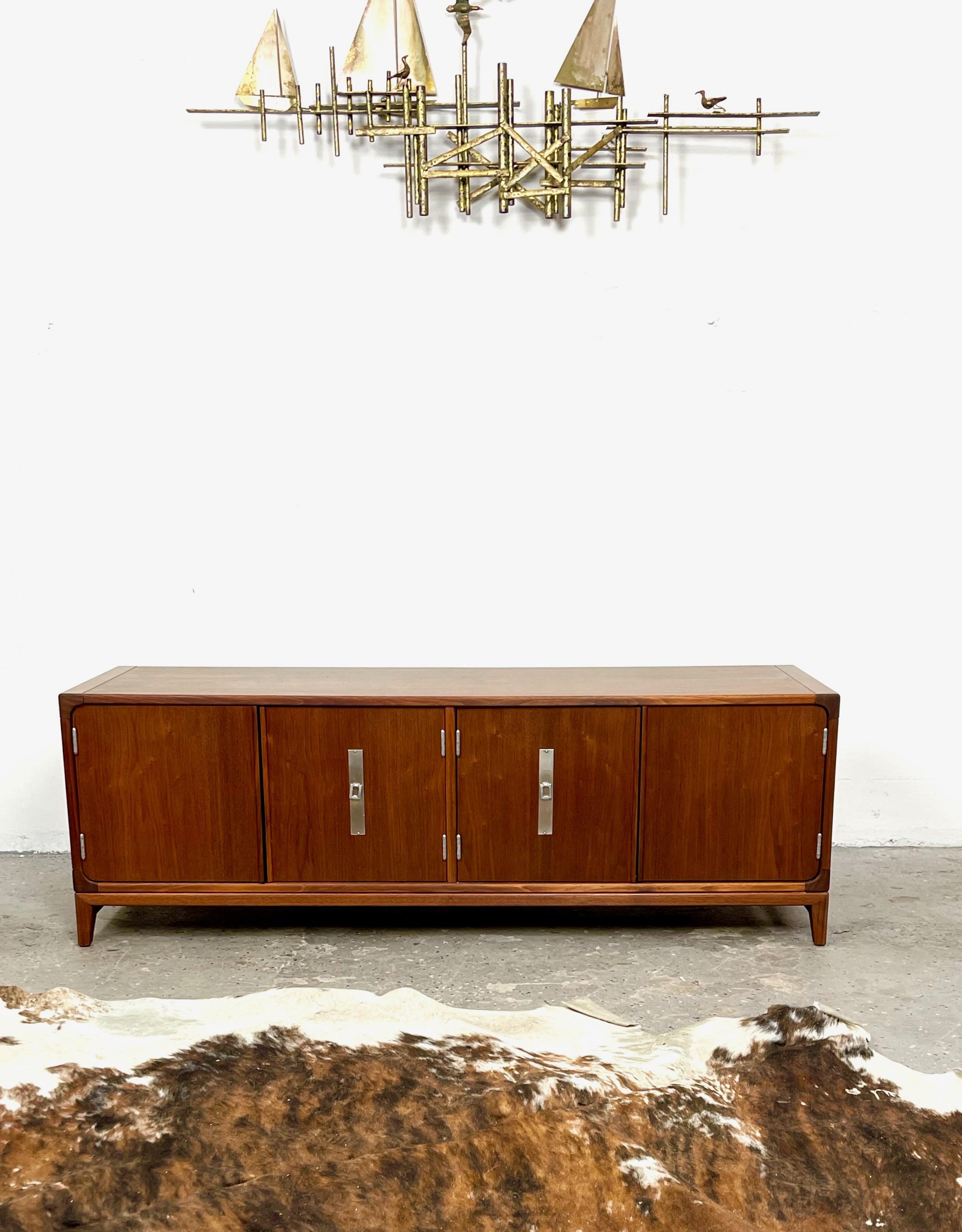 North American John Keal Brown-Saltman Mid-Century Modern Low Credenza, Record, Stereo Cabinet