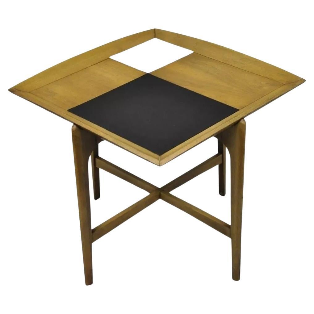 John Keal Brown Saltman Skulpturaler Nussbaum Mid Century Danish Modern Beistelltisch im Angebot