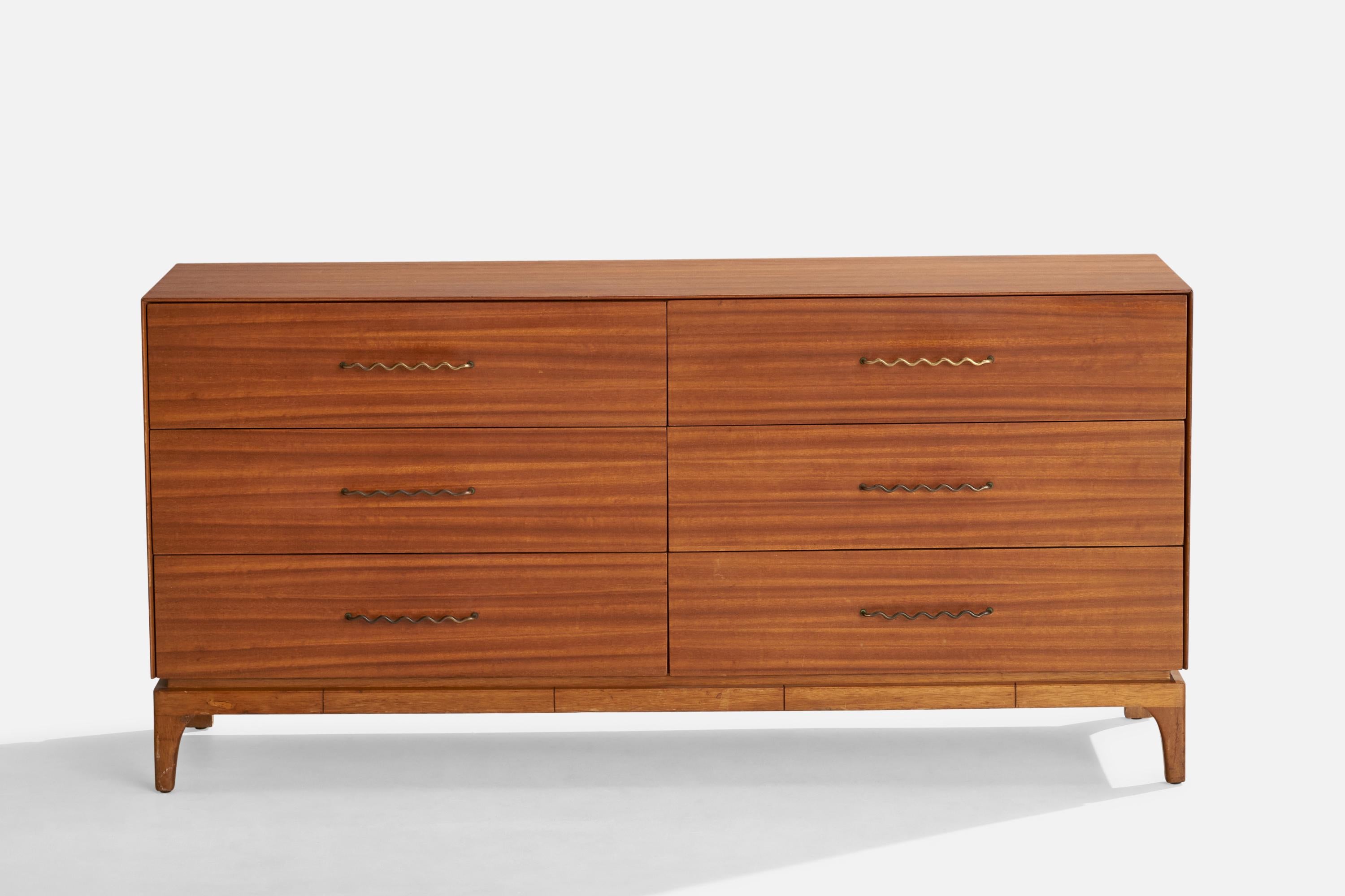 Commode en bois et en laiton conçue par John Keal et produite par Brown Saltman, États-Unis, années 1950.
