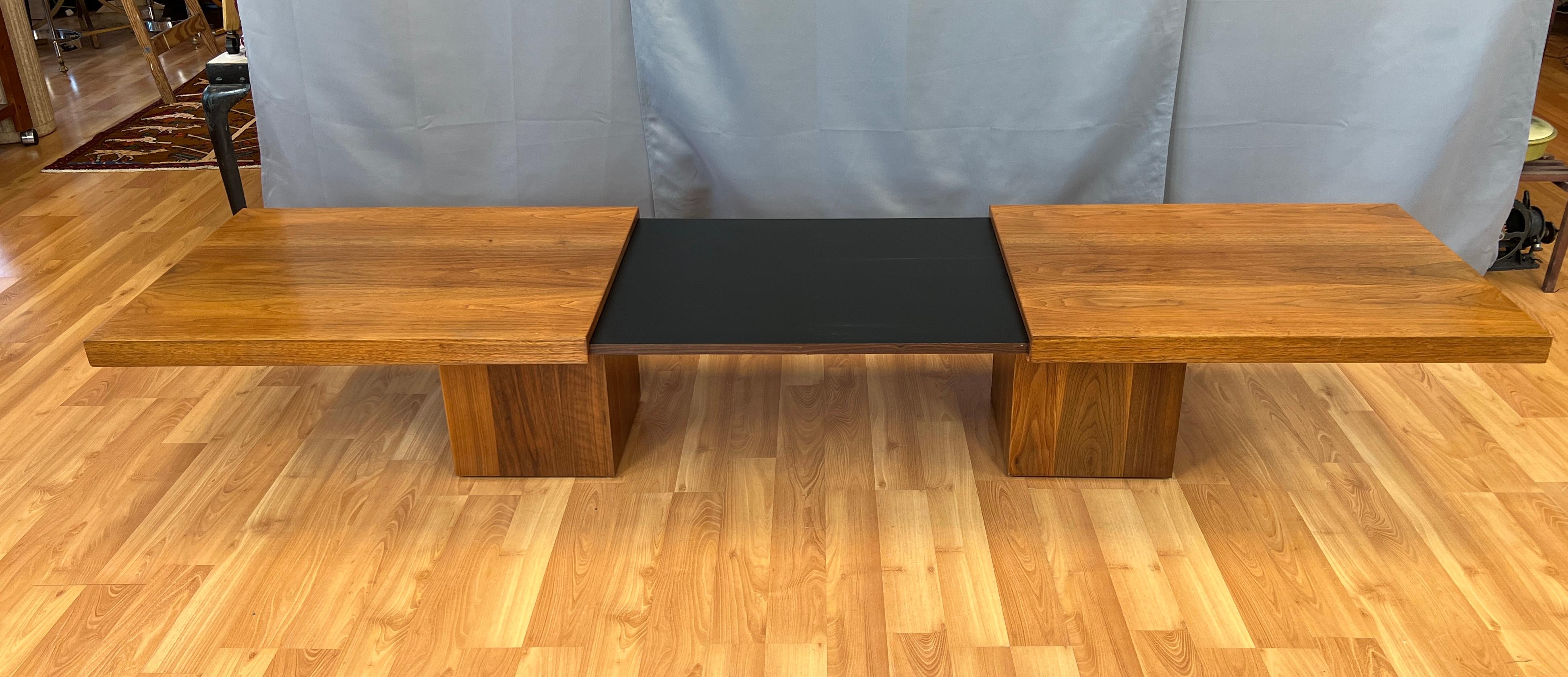 John Keal for Brown Saltman Expandable Walnut Coffee Table In Good Condition In San Francisco, CA