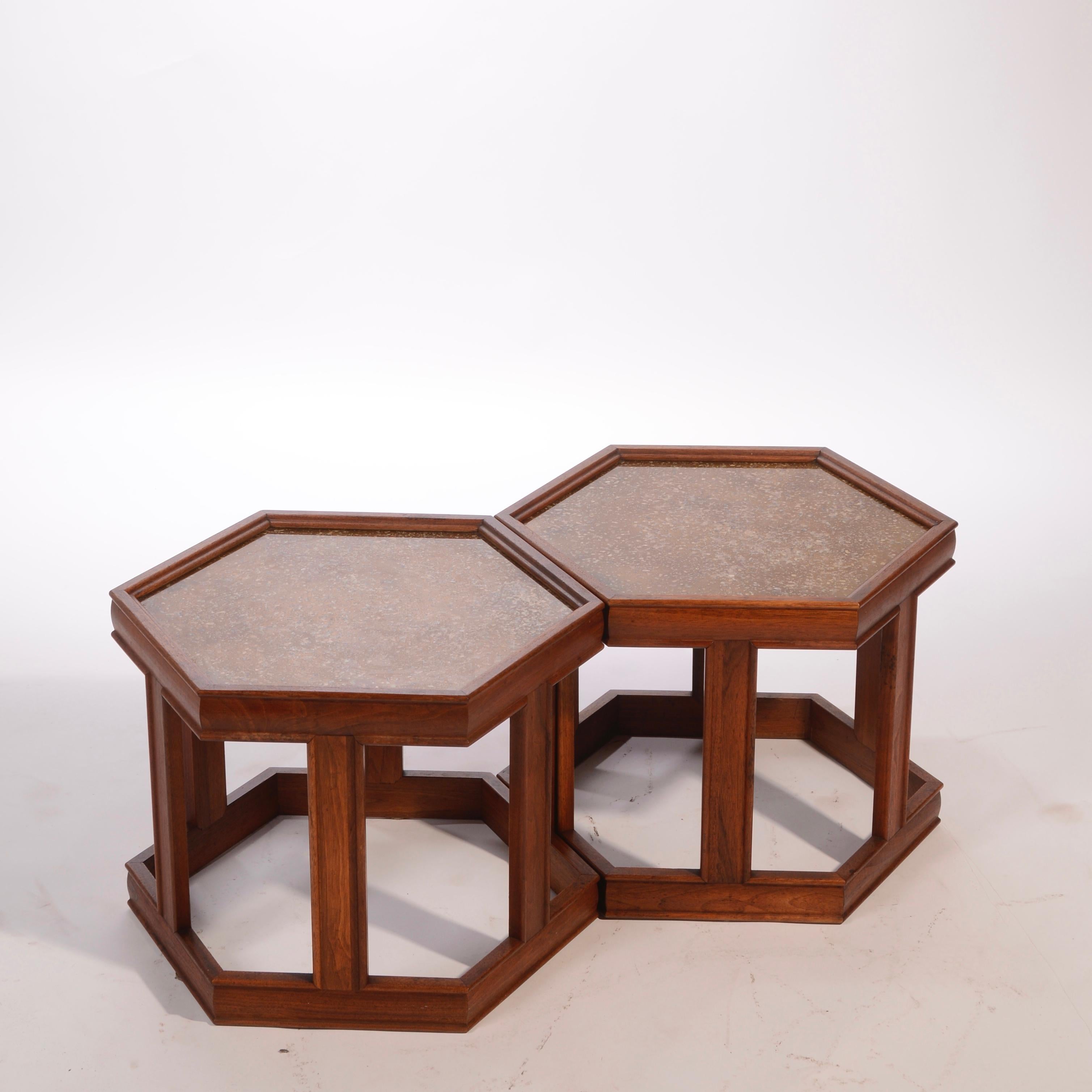 Américain Tables d'extrémité hexagonales John Keal pour Brown Saltman en vente