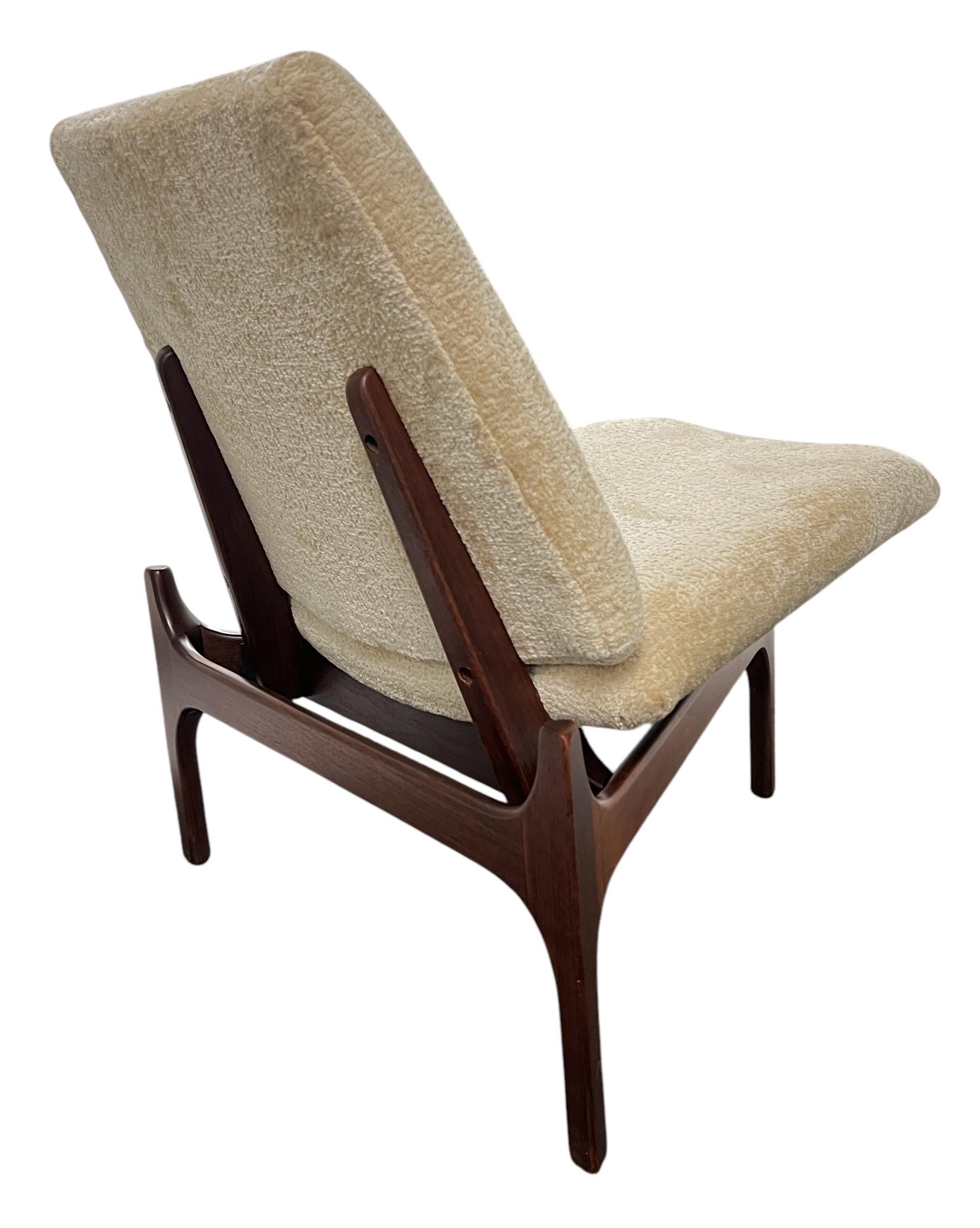 John Keal for Brown Saltman Low Profile 3 Legged Triangular Walnut Lounge Chair In Good Condition In New York, NY