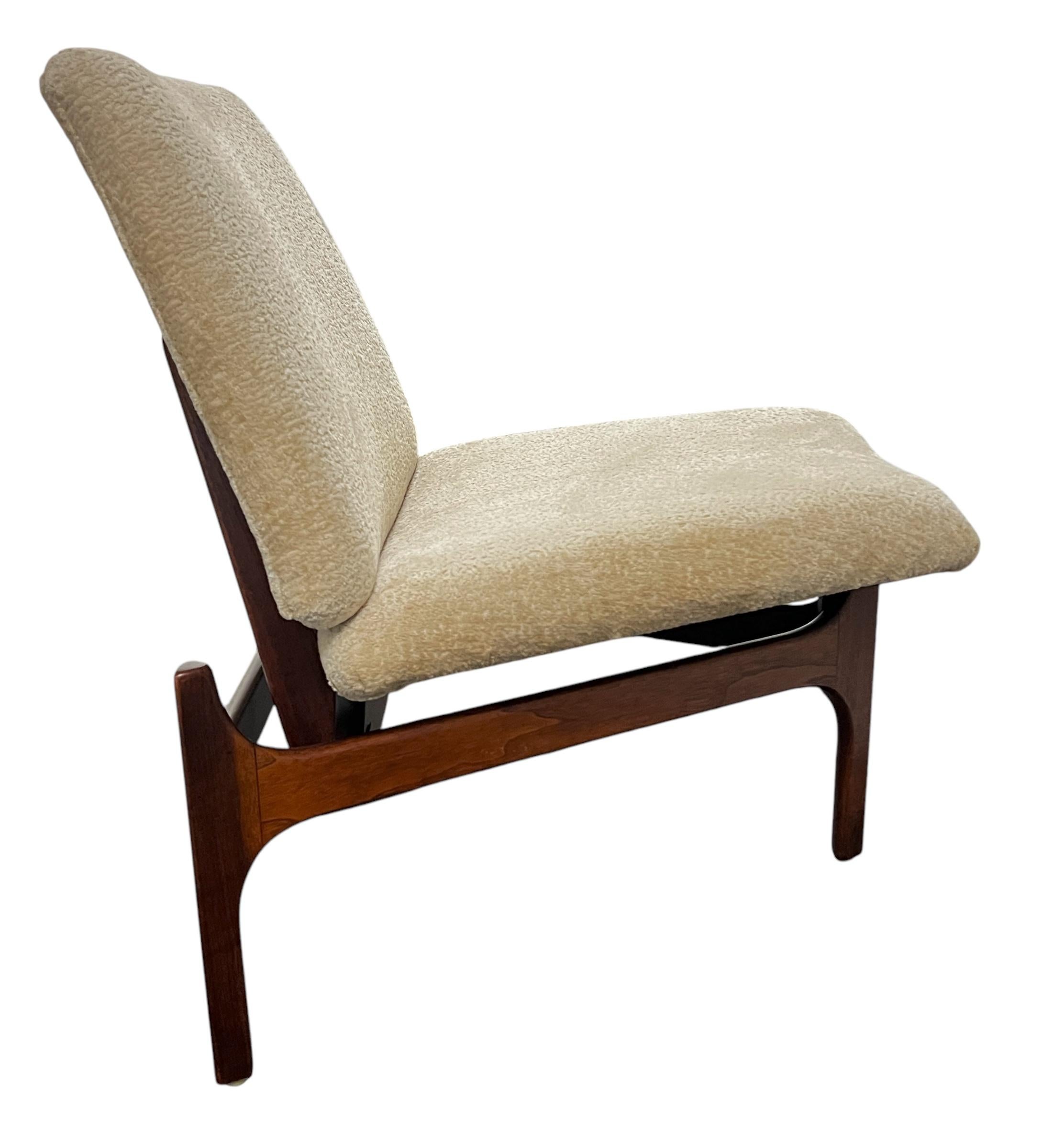 20th Century John Keal for Brown Saltman Low Profile 3 Legged Triangular Walnut Lounge Chair