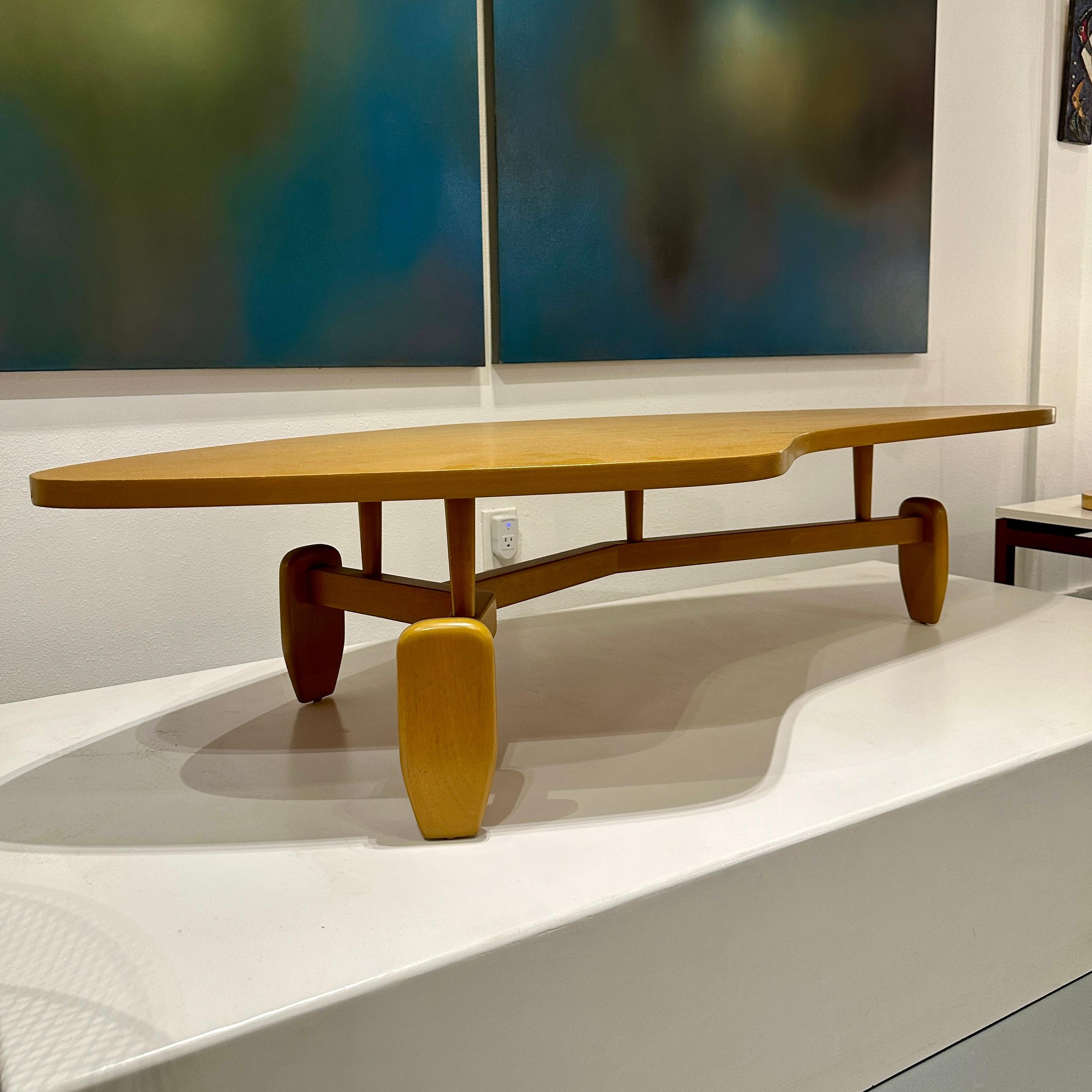 John Keal for Brown Saltman Mahogany Biomorphic Outrigger Coffee Table, ca 1950s In Good Condition In Cathedral City, CA