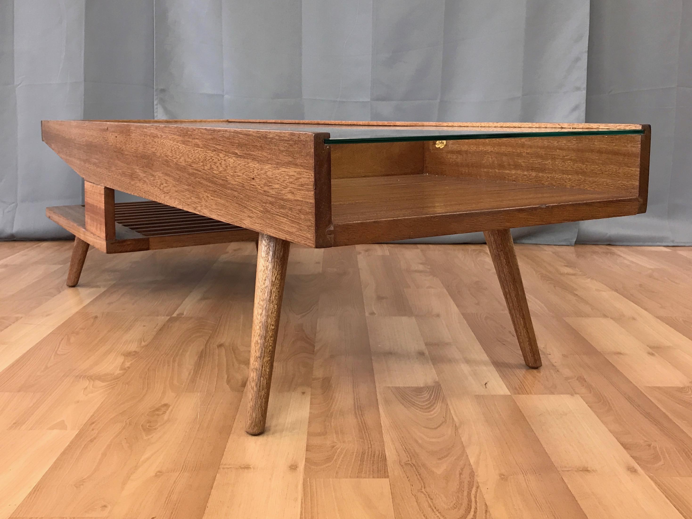 John Keal for Brown-Saltman Mahogany Coffee Table with Built-In Warmer, 1950s In Good Condition In San Francisco, CA