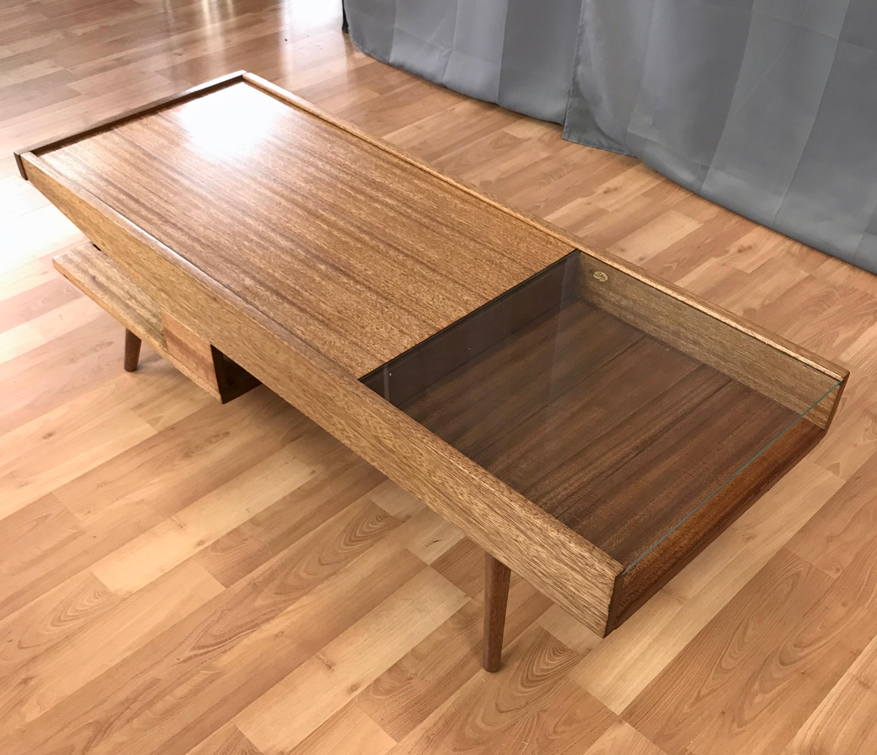 Mid-20th Century John Keal for Brown-Saltman Mahogany Coffee Table with Built-In Warmer, 1950s