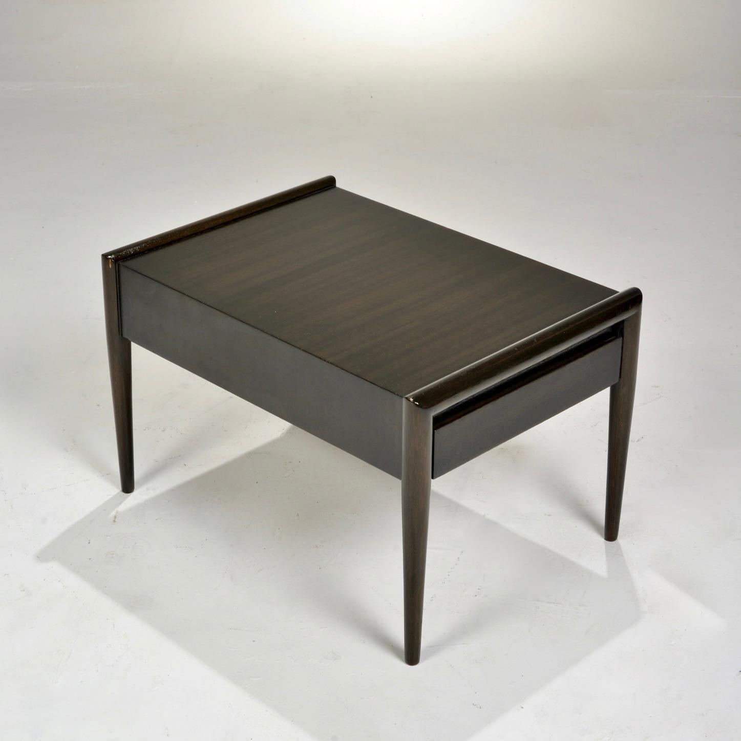 John Keal for Brown Saltman Mahogany Side Table In Good Condition In Los Angeles, CA