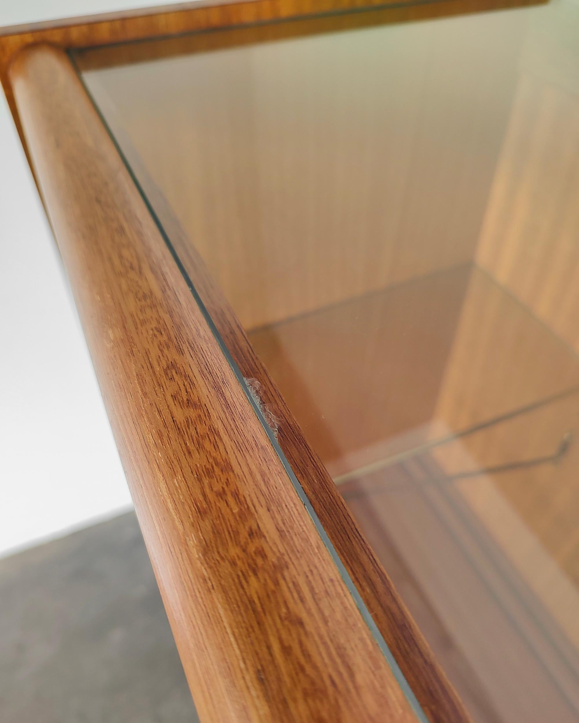 John Keal for Brown Saltman Mahogany Wood and Glass Cabinet Buffet 1960s For Sale 4