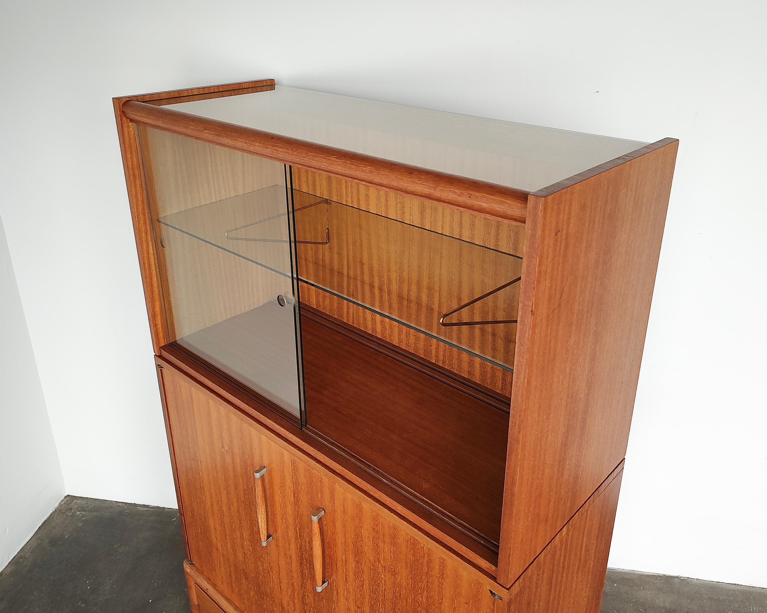 John Keal for Brown Saltman Mahogany Wood and Glass Cabinet Buffet 1960s For Sale 5