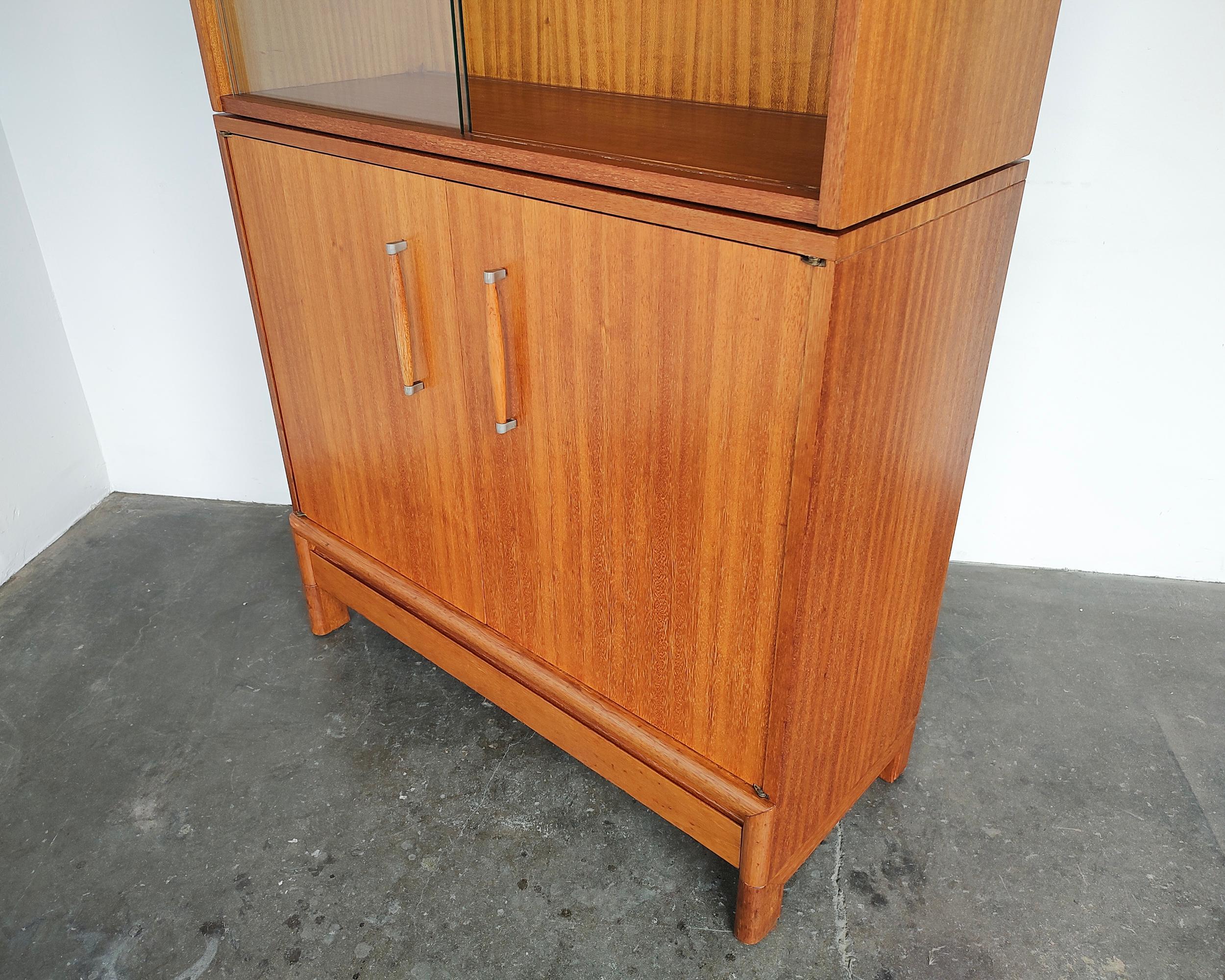 John Keal for Brown Saltman Mahogany Wood and Glass Cabinet Buffet 1960s For Sale 6