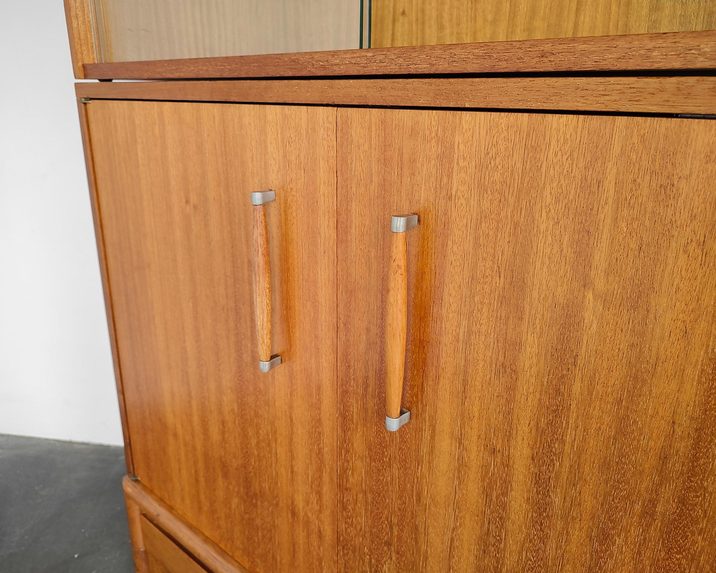 John Keal for Brown Saltman Mahogany Wood and Glass Cabinet Buffet 1960s For Sale 7