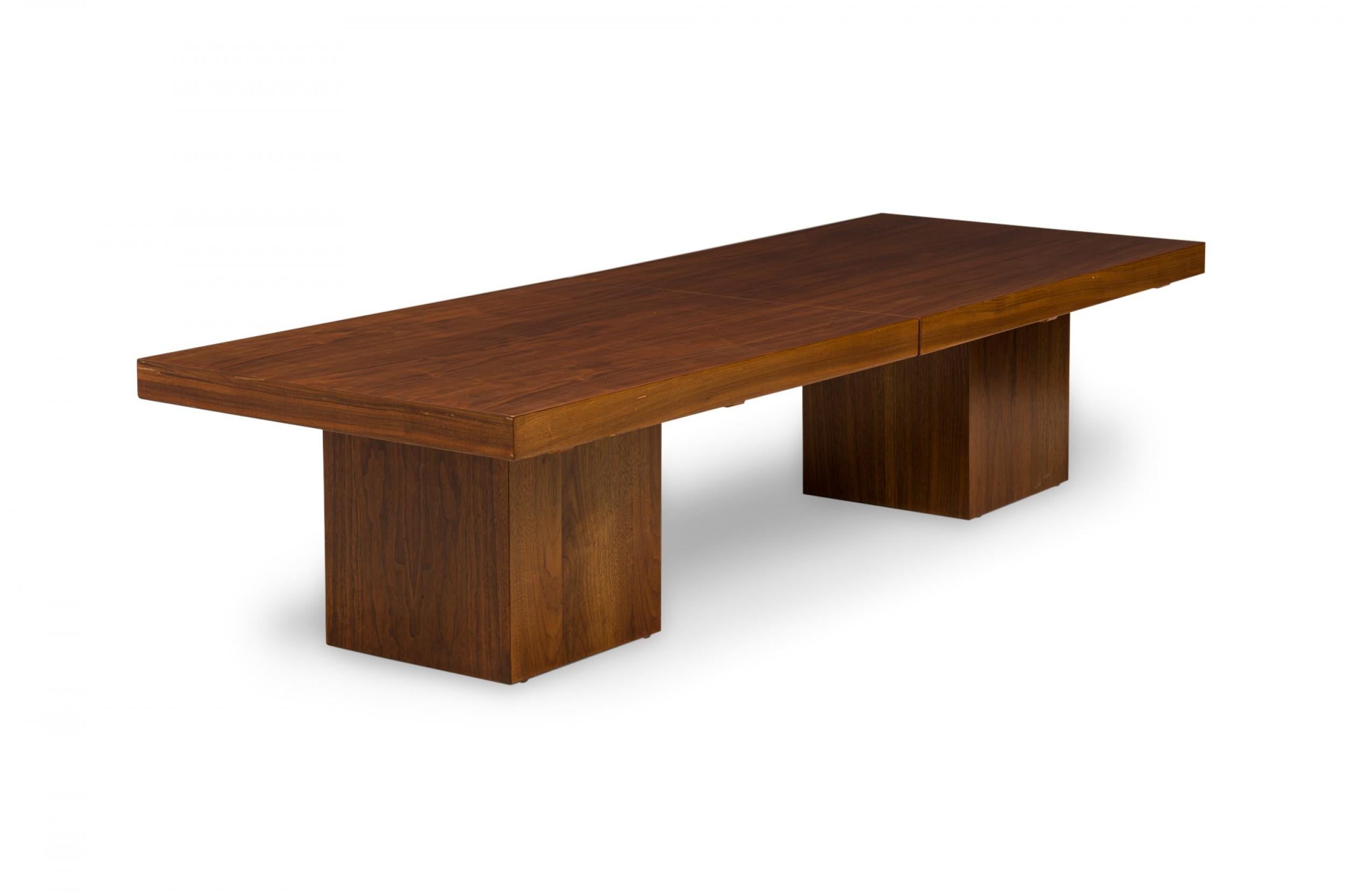 John Keal für Brown Saltman Amerikanischer ausziehbarer Couchtisch aus Holz, Mitte des Jahrhunderts (Moderne der Mitte des Jahrhunderts) im Angebot