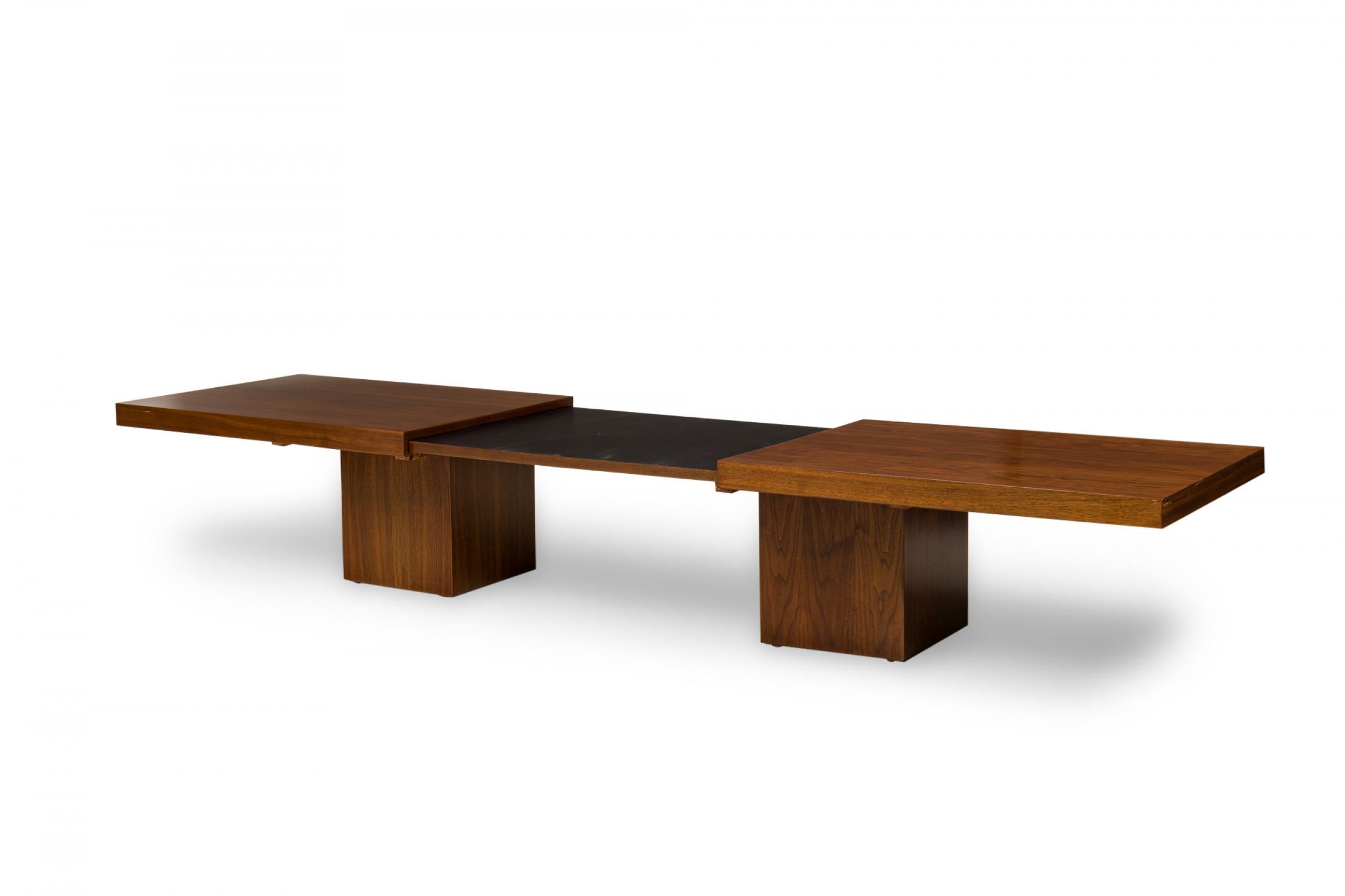 John Keal für Brown Saltman Amerikanischer ausziehbarer Couchtisch aus Holz, Mitte des Jahrhunderts (amerikanisch) im Angebot