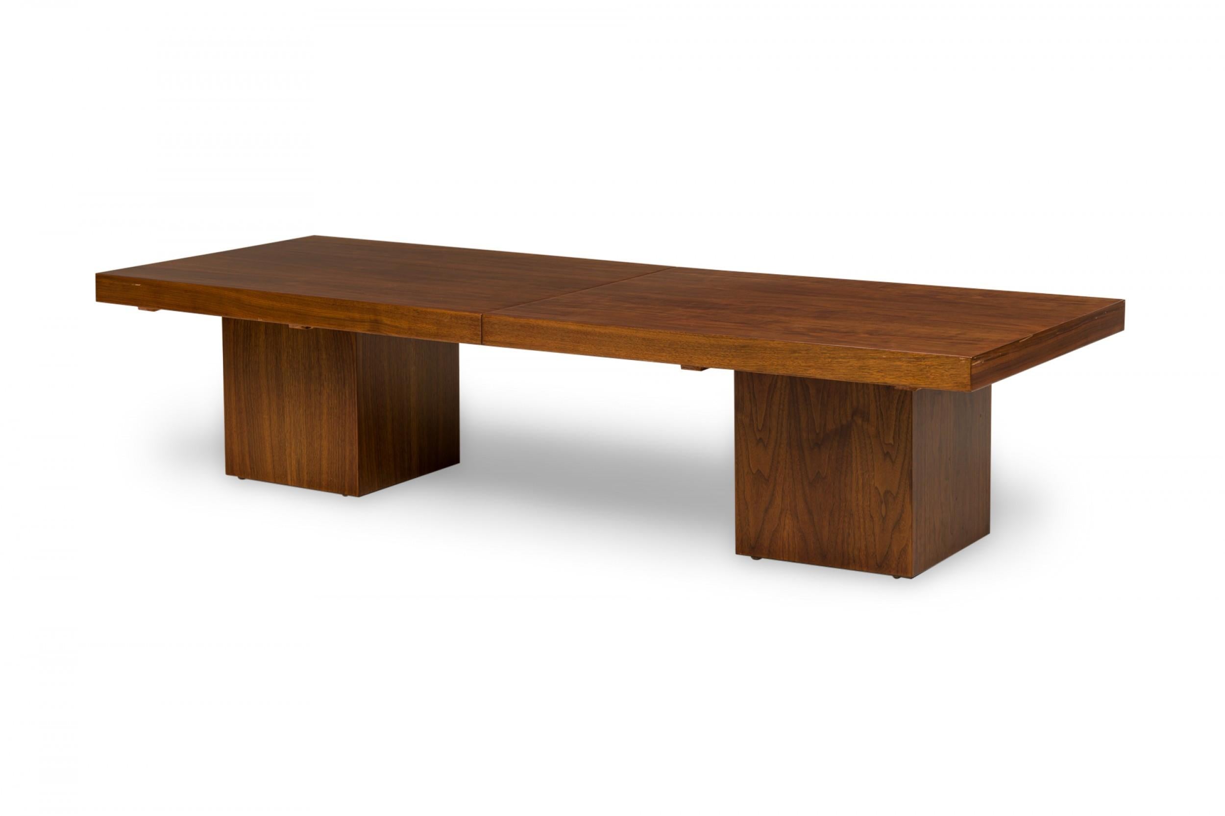 John Keal für Brown Saltman Amerikanischer ausziehbarer Couchtisch aus Holz, Mitte des Jahrhunderts (Furnier) im Angebot