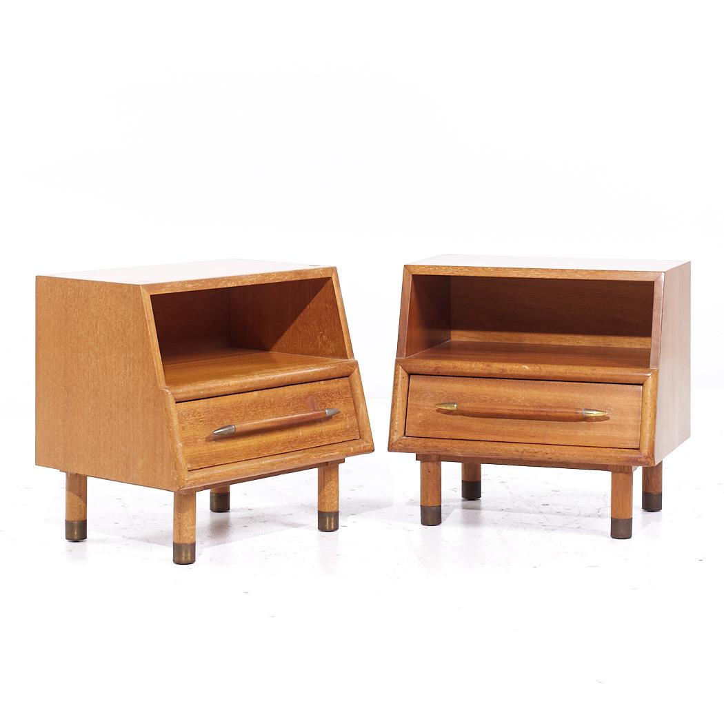 John Keal for Brown Saltman Mid Century Bleached Mahogany Nightstands - Pair

Each nightstand measures: 22 wide x 16.5 deep x 21 inches high

All pieces of furniture can be had in what we call restored vintage condition. That means the piece is