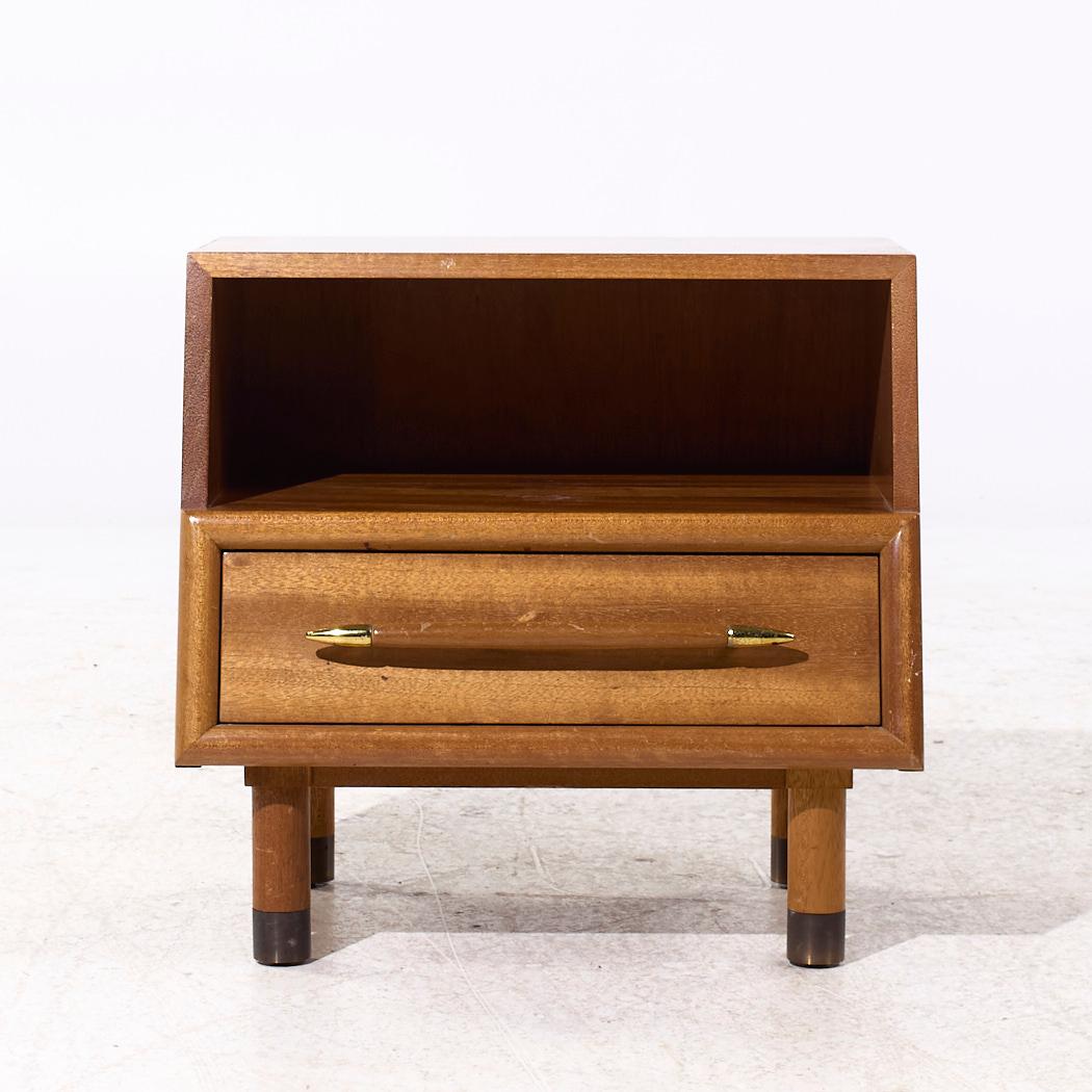 John Keal for Brown Saltman Mid Century Bleached Mahogany Nightstands - Pair In Good Condition For Sale In Countryside, IL