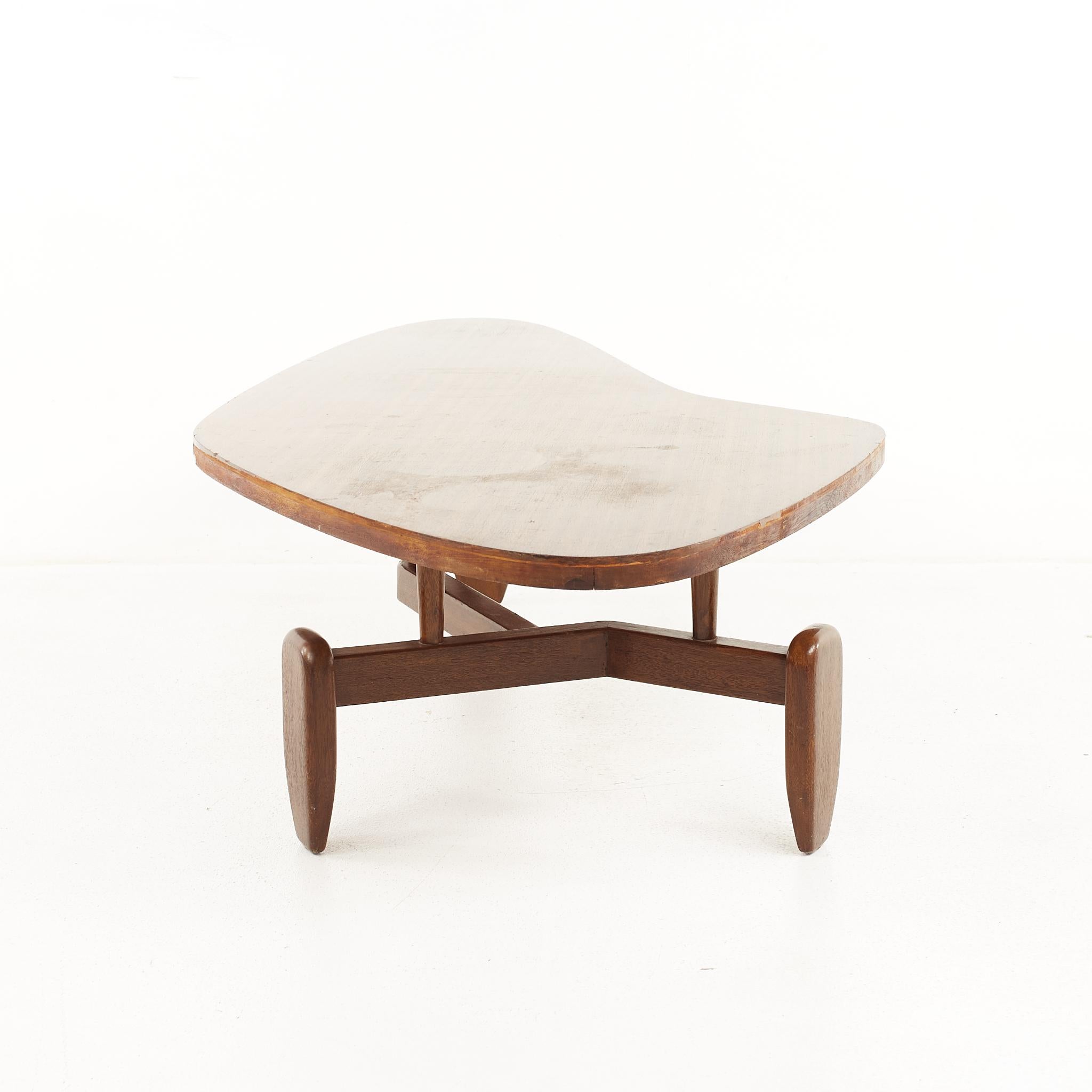 John Keal for Brown Saltman Mid-Century Bleached Mahogany Outrigger Coffee Table In Good Condition In Countryside, IL