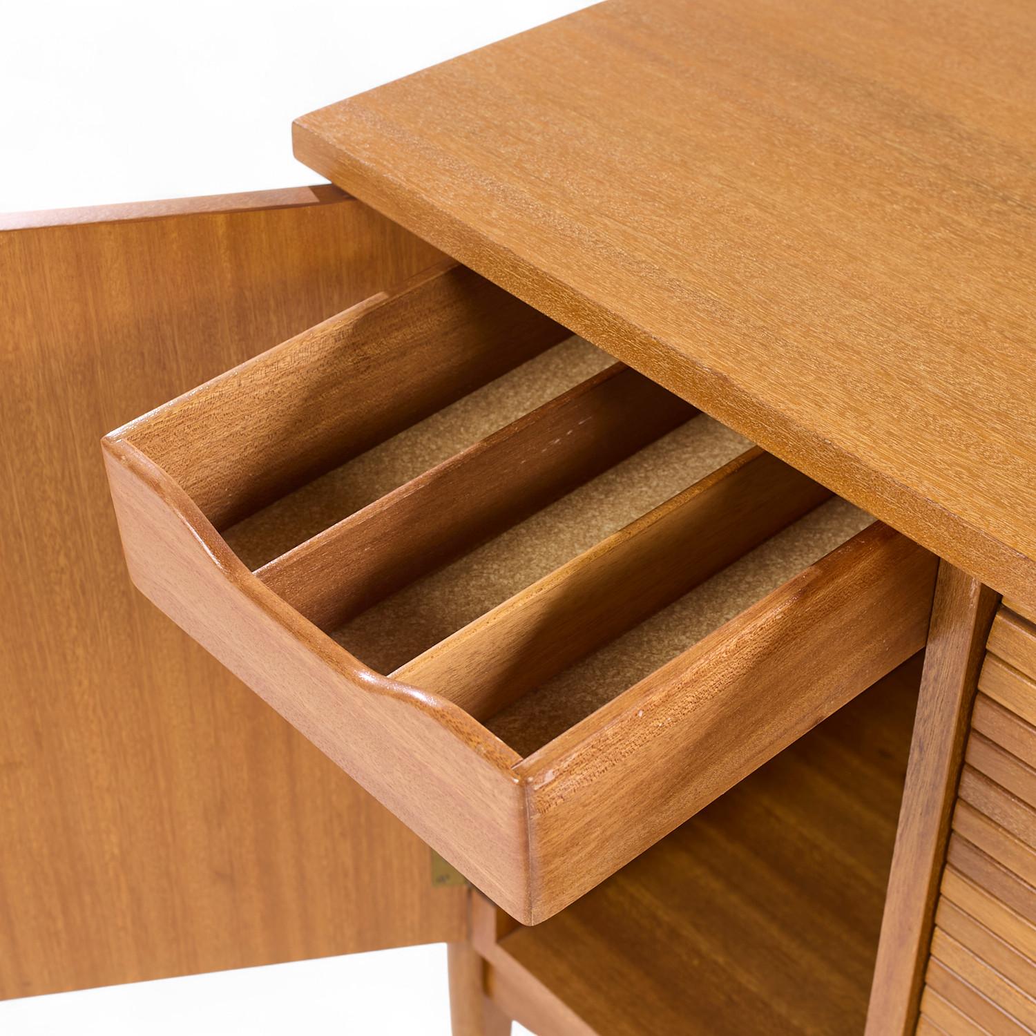 John Keal para Brown Saltman Credenza con puerta de tambor de caoba blanqueada de mediados de siglo Caoba en venta