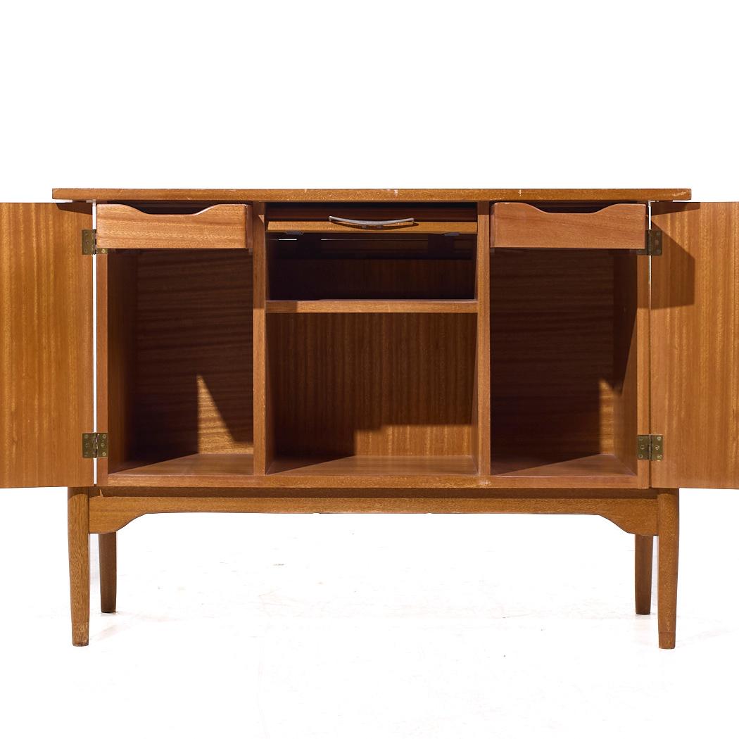 John Keal per Brown Saltman Credenza con ante a tamburo in mogano sbiancato della metà del secolo scorso in vendita 1