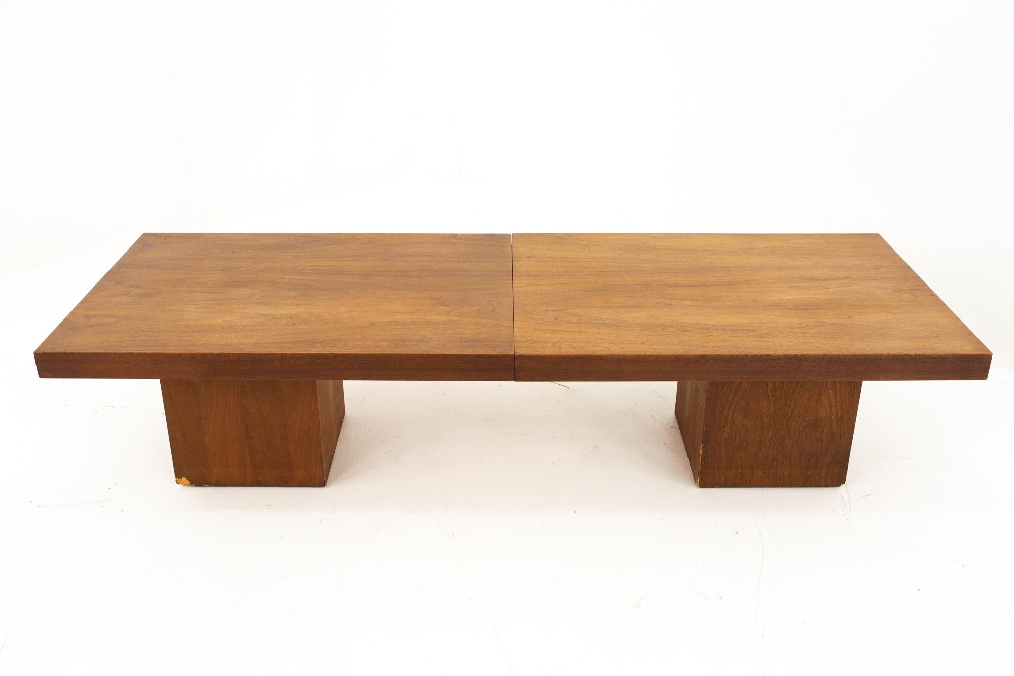 John Keal for Brown Saltman mid century expanding coffee table

Table measures: 66.25 wide x 24 deep x 15.25 high 

When expanded table measures: 99.5 wide x 24 deep x 15.25 high

All pieces of furniture can be had in what we call restored