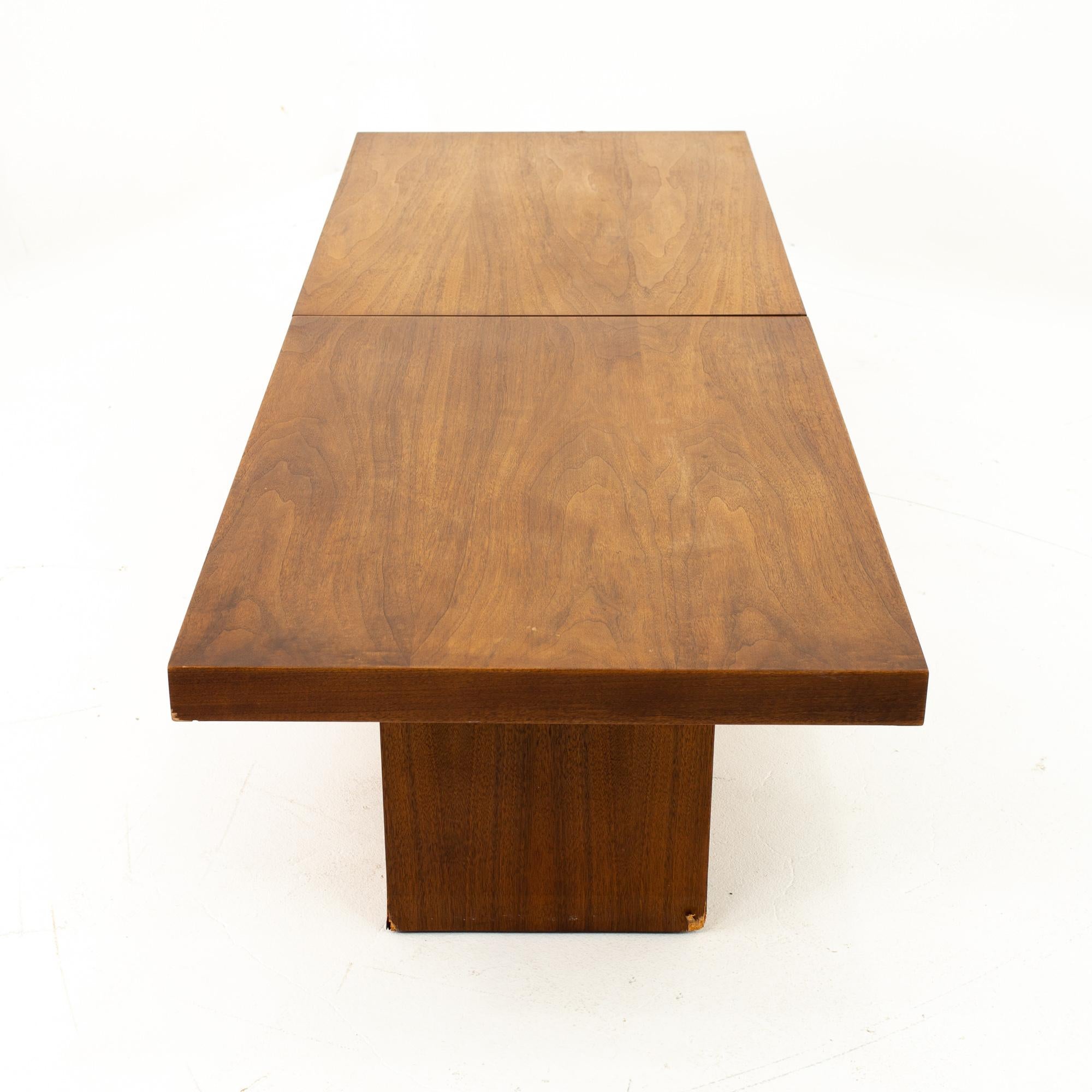 Late 20th Century John Keal for Brown Saltman Mid Century Expanding Coffee Table