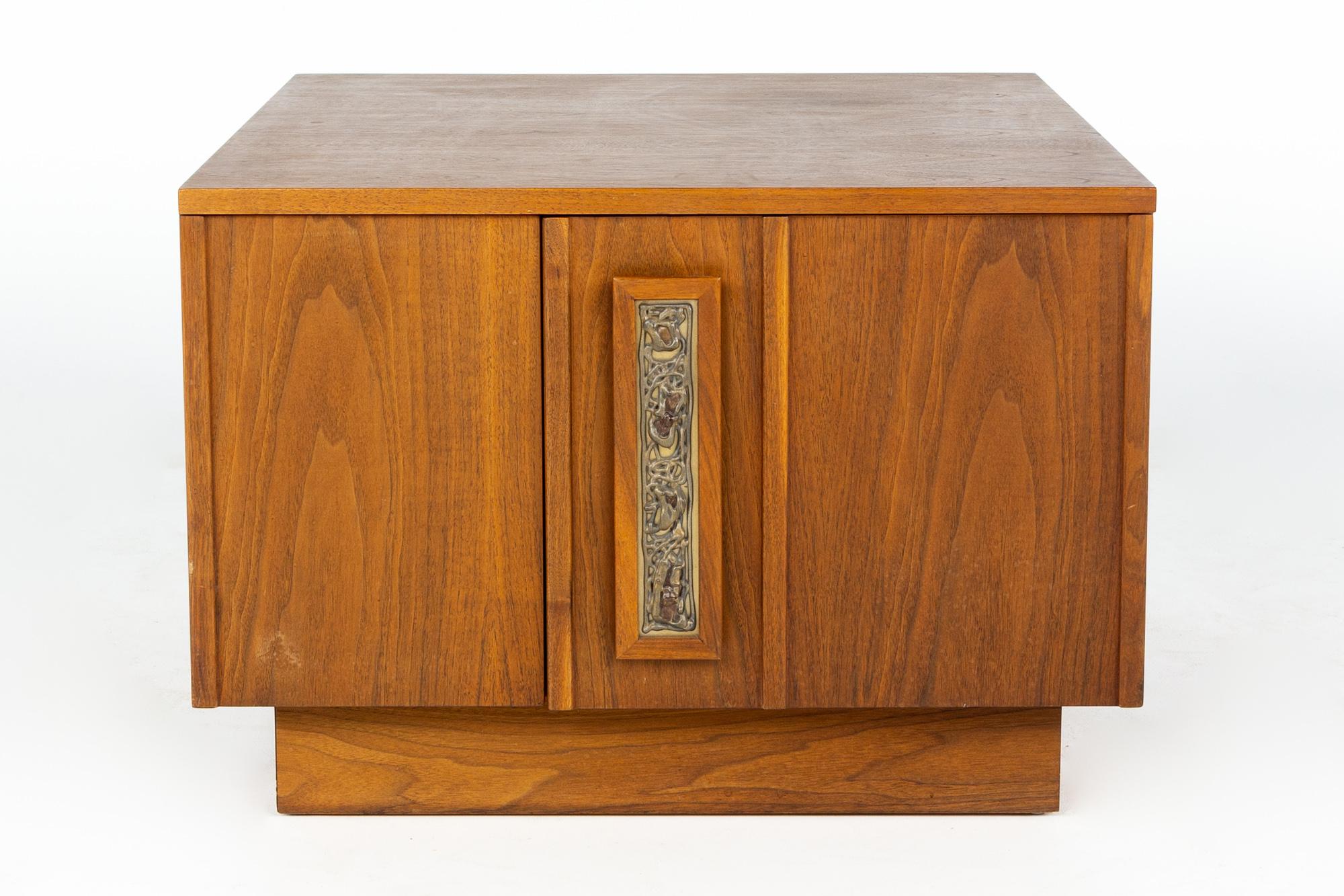 John Keal for Brown Saltman Mid Century Plinth Base 2 door cabinet

This cabinet measures: 22 wide x 16 deep x 19.25 inches high

All pieces of furniture can be had in what we call restored vintage condition. That means the piece is restored