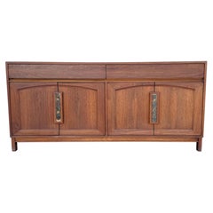 Credenza / buffet in noce in stile Mid-Century di John Keal per Brown Saltman, anni '70 circa