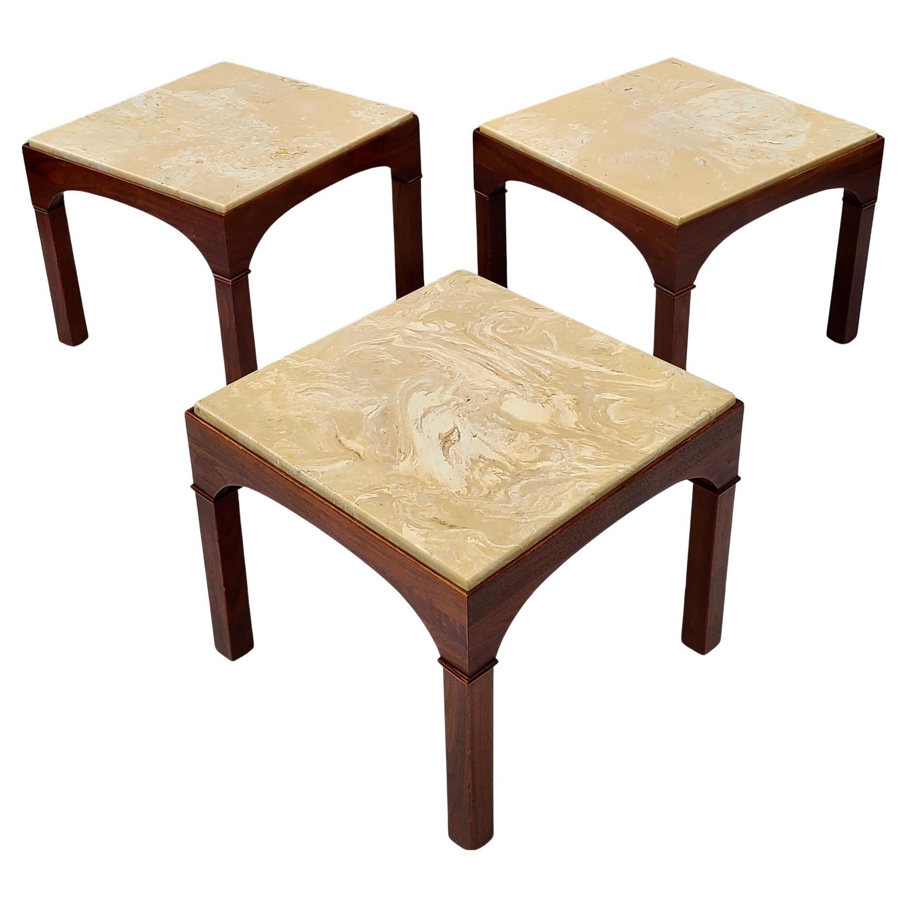 Pierre artificielle Ensemble de 3 tables d'appoint cubiques John Keal pour Brown Saltman en vente