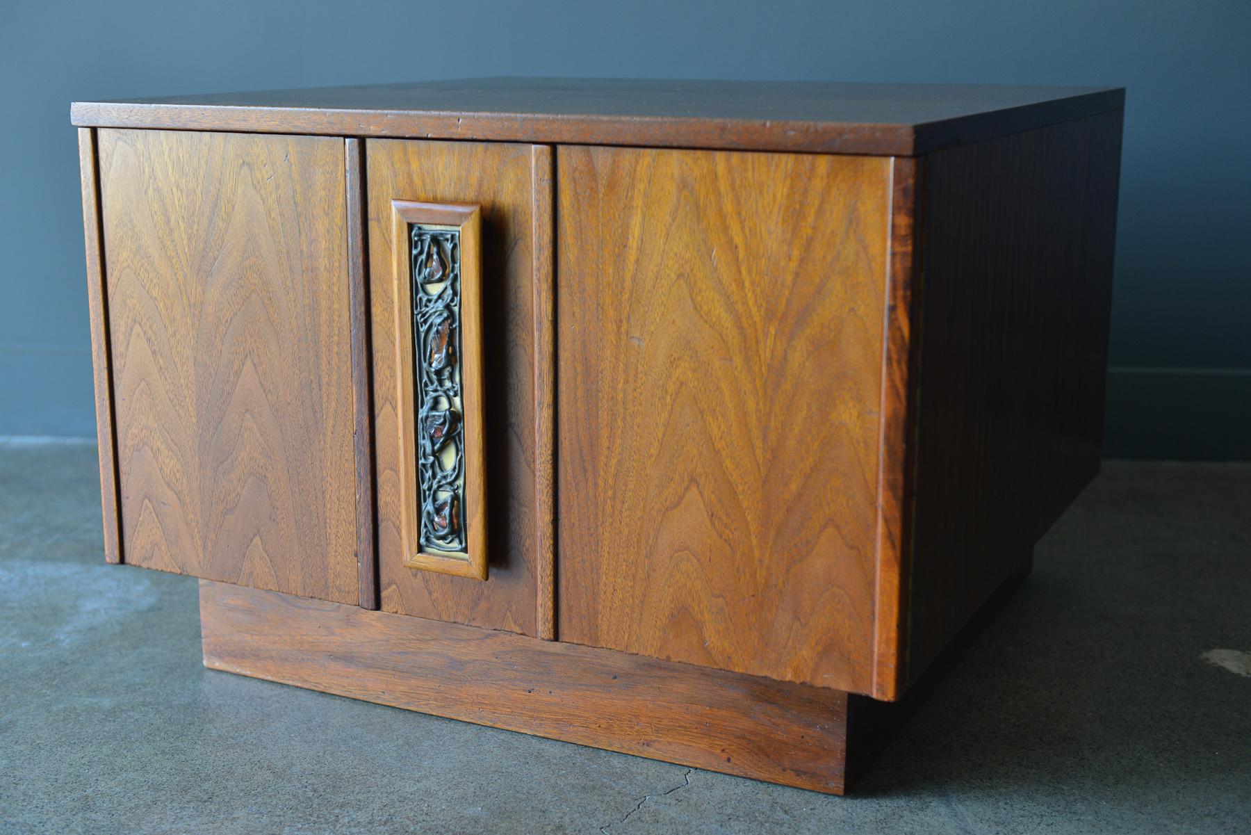 Mid-Century Modern John Keal for Brown Saltman Side Table or Bar with Serving Trays, circa 1970